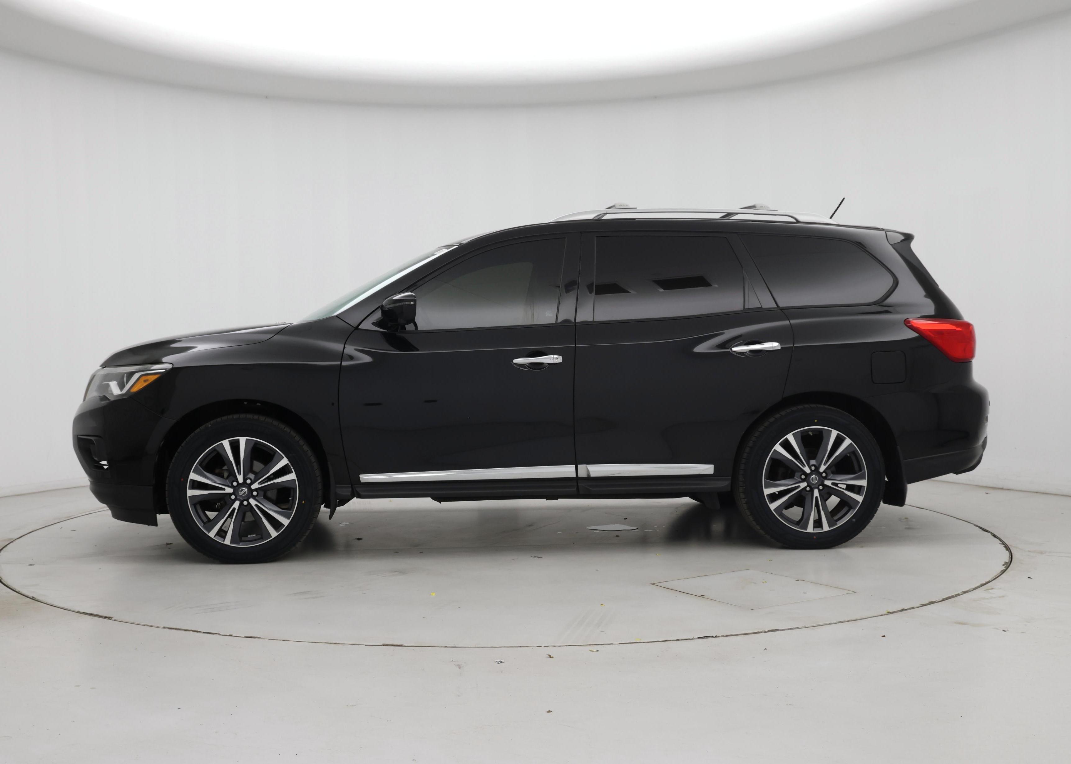 Thumbnail: 2017 Nissan Pathfinder - 3