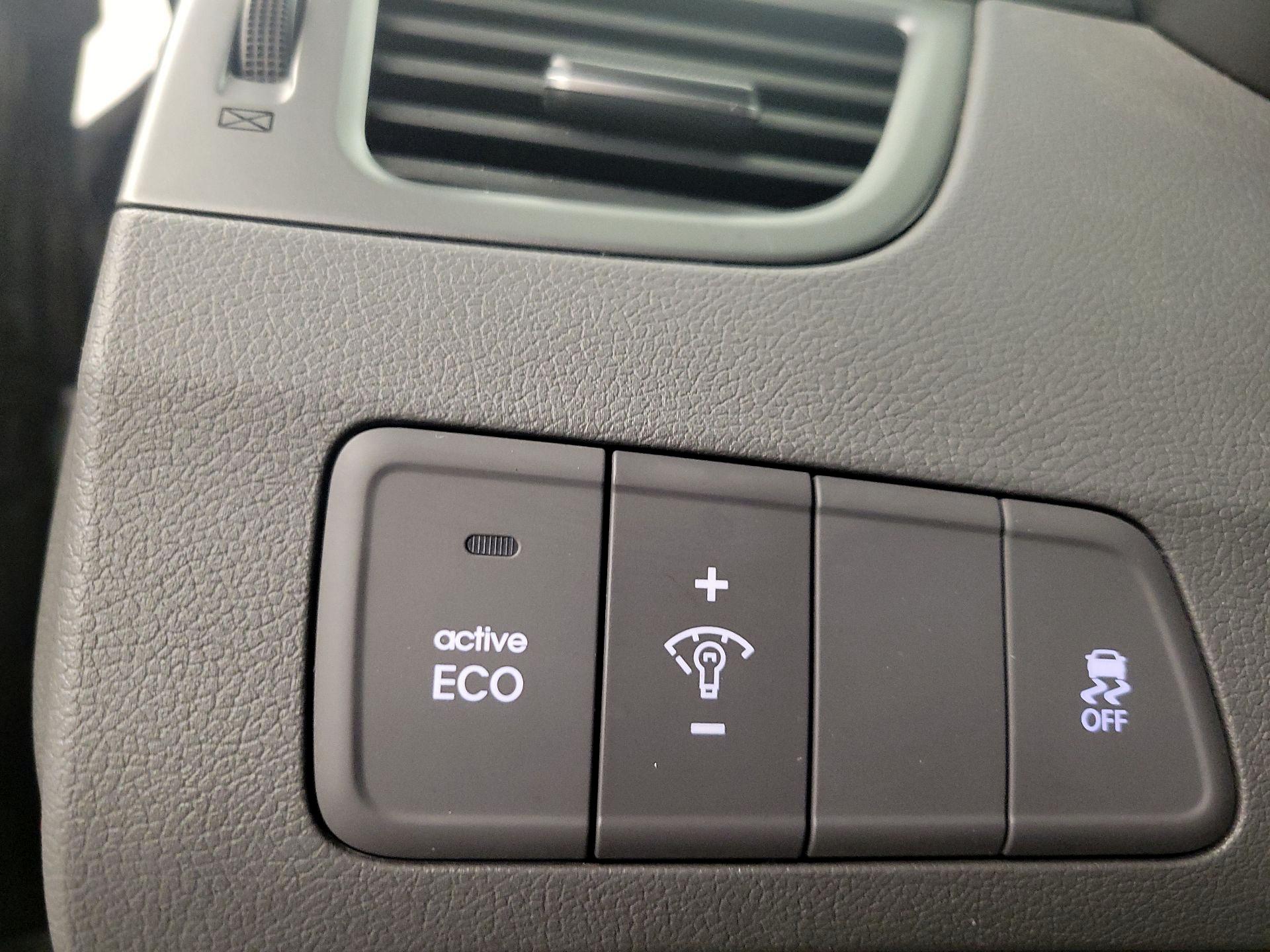 Thumbnail: 2014 Hyundai Elantra - 13