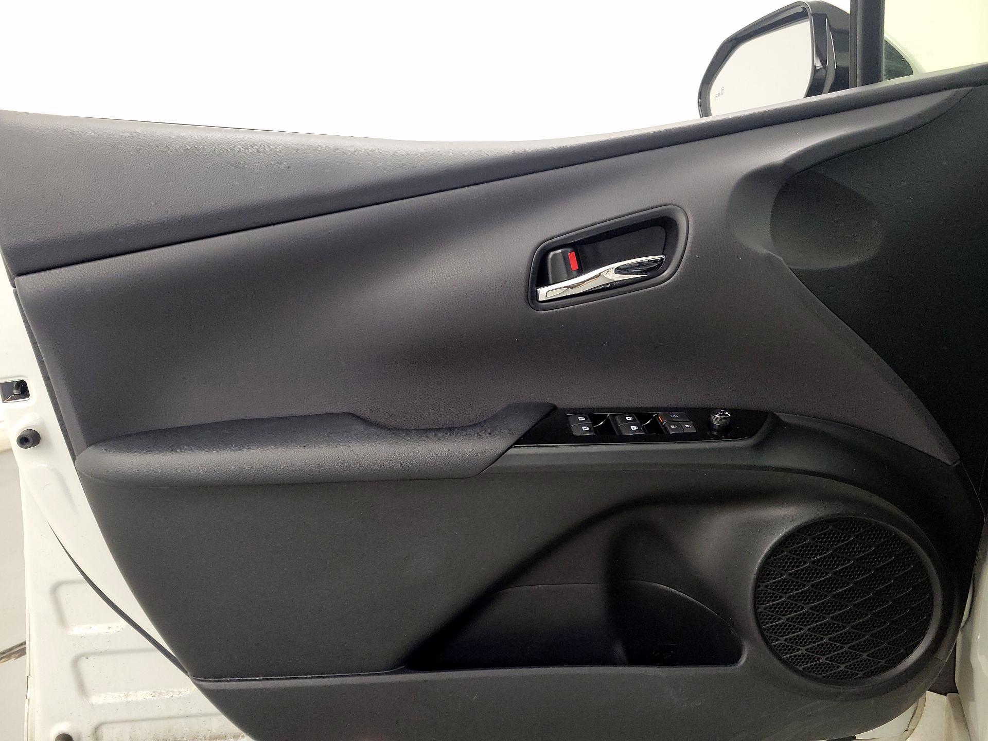 Thumbnail: 2017 Toyota Prius - 12