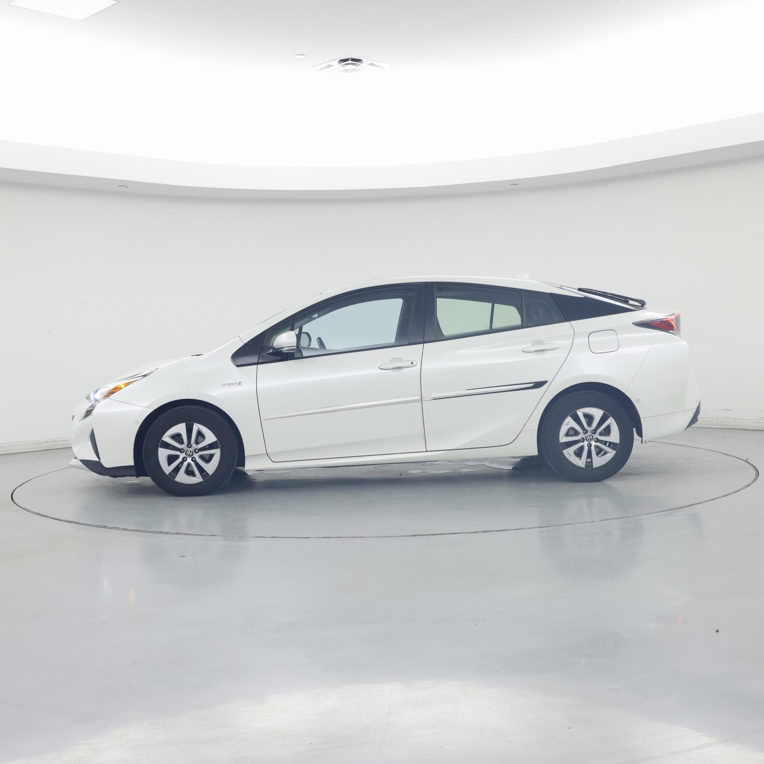 Thumbnail: 2017 Toyota Prius - 3