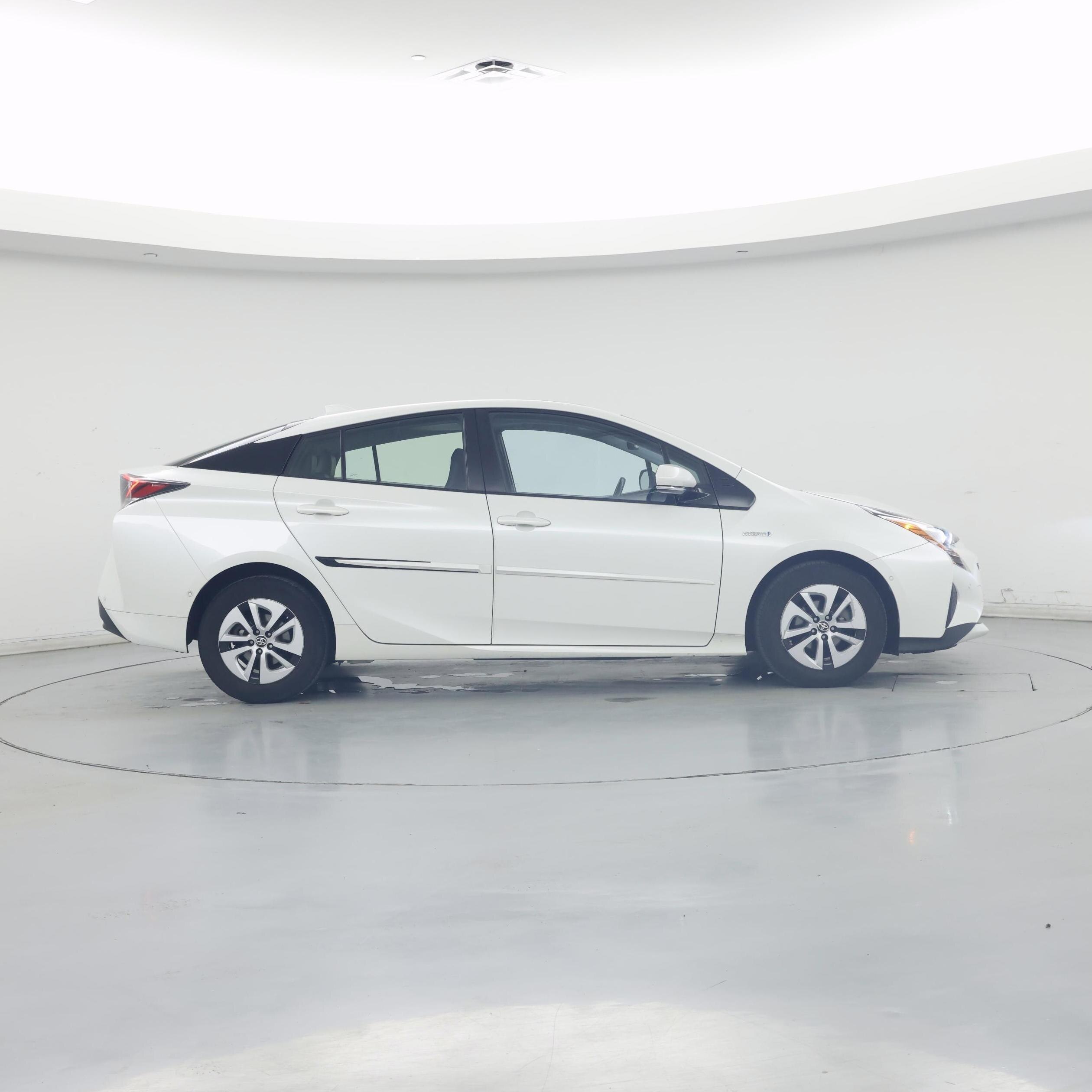 Thumbnail: 2017 Toyota Prius - 7