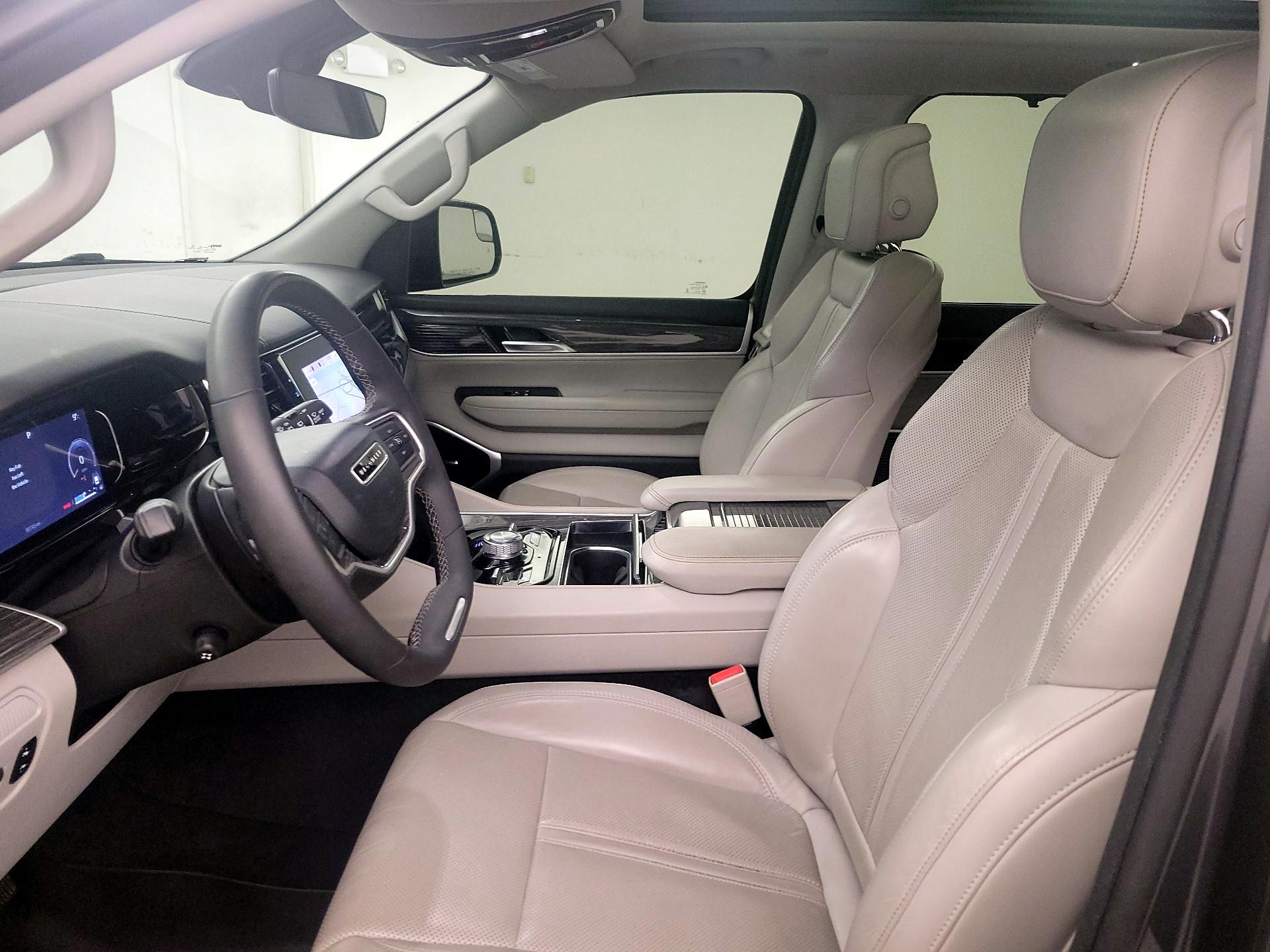 Thumbnail: 2022 Jeep Wagoneer - 11