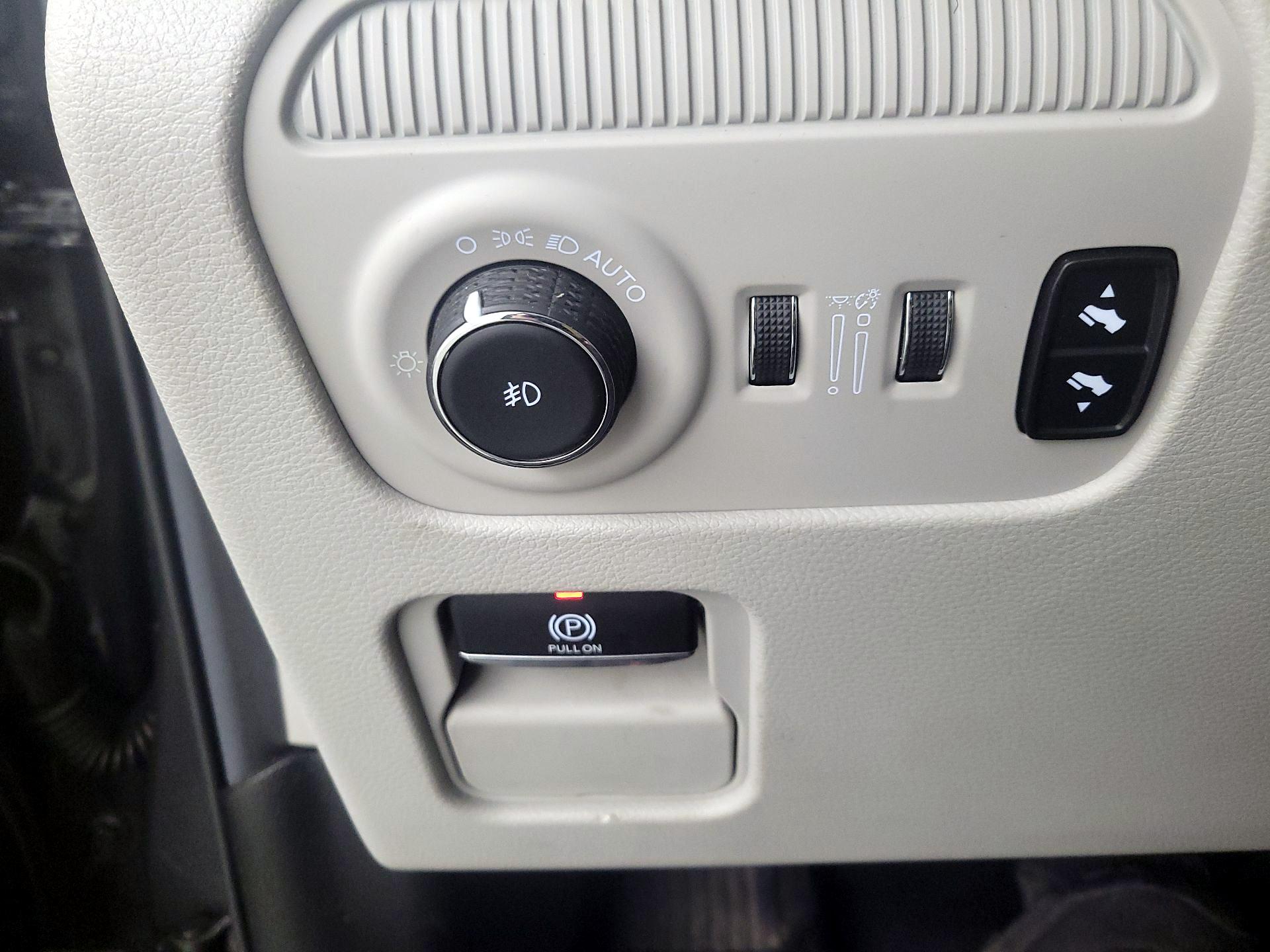 Thumbnail: 2022 Jeep Wagoneer - 13