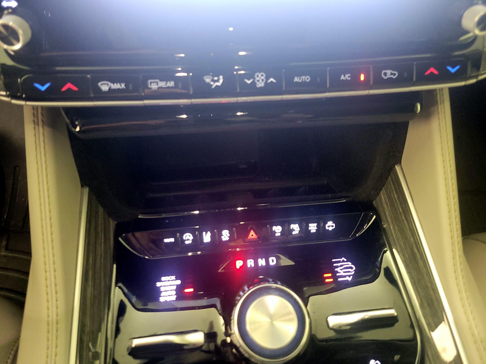 Thumbnail: 2022 Jeep Wagoneer - 17