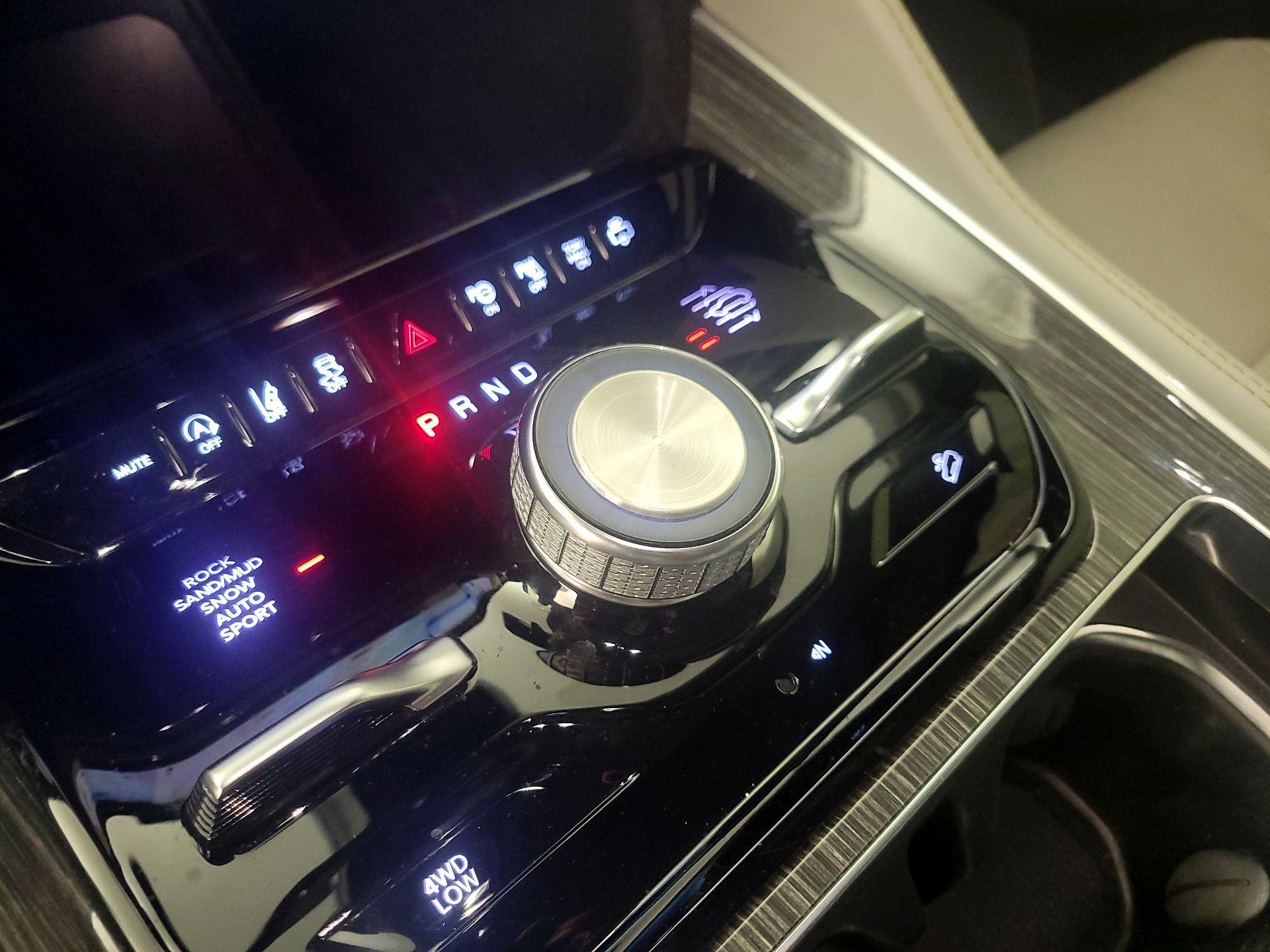 Thumbnail: 2022 Jeep Wagoneer - 18