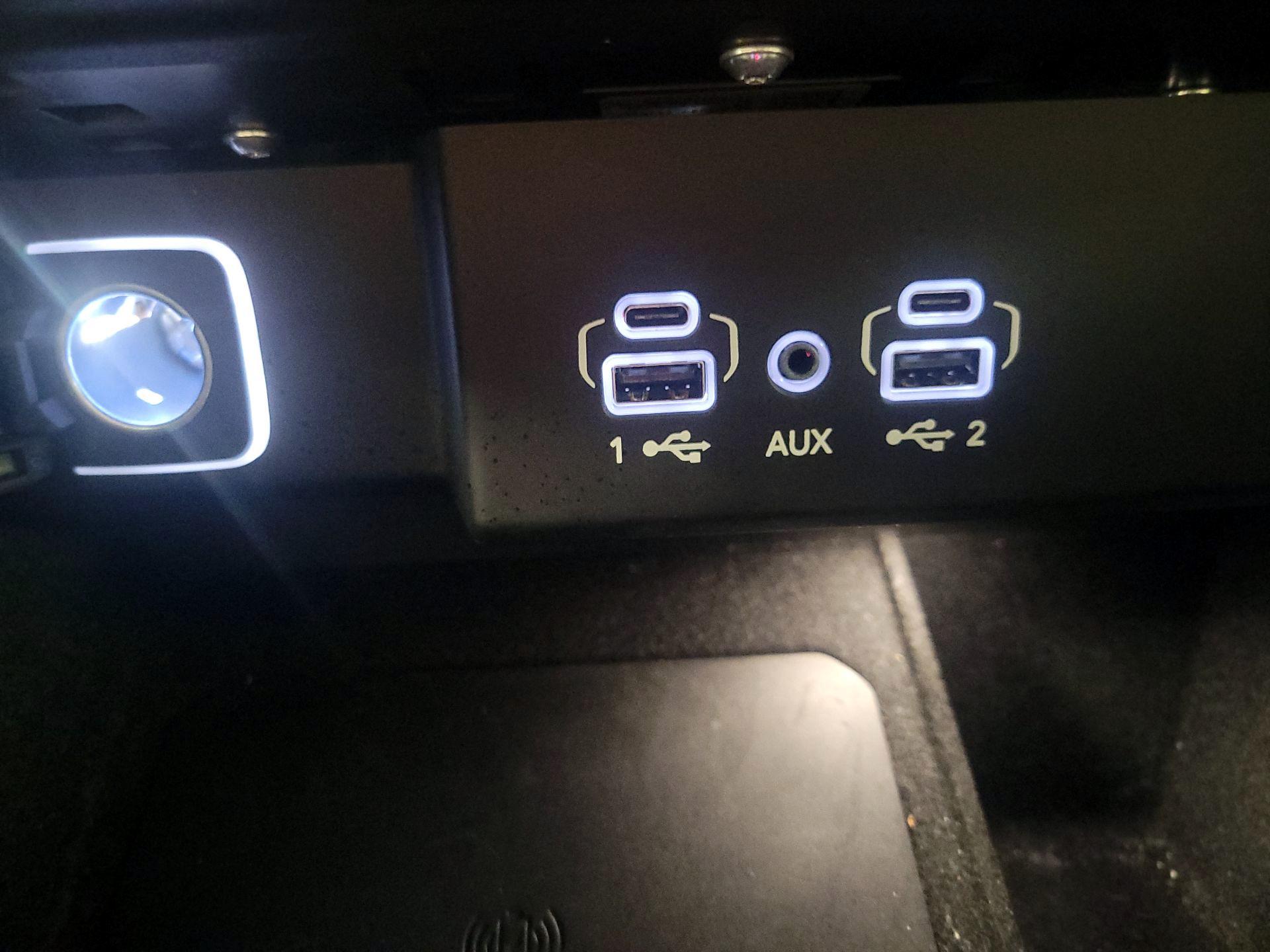 Thumbnail: 2022 Jeep Wagoneer - 19