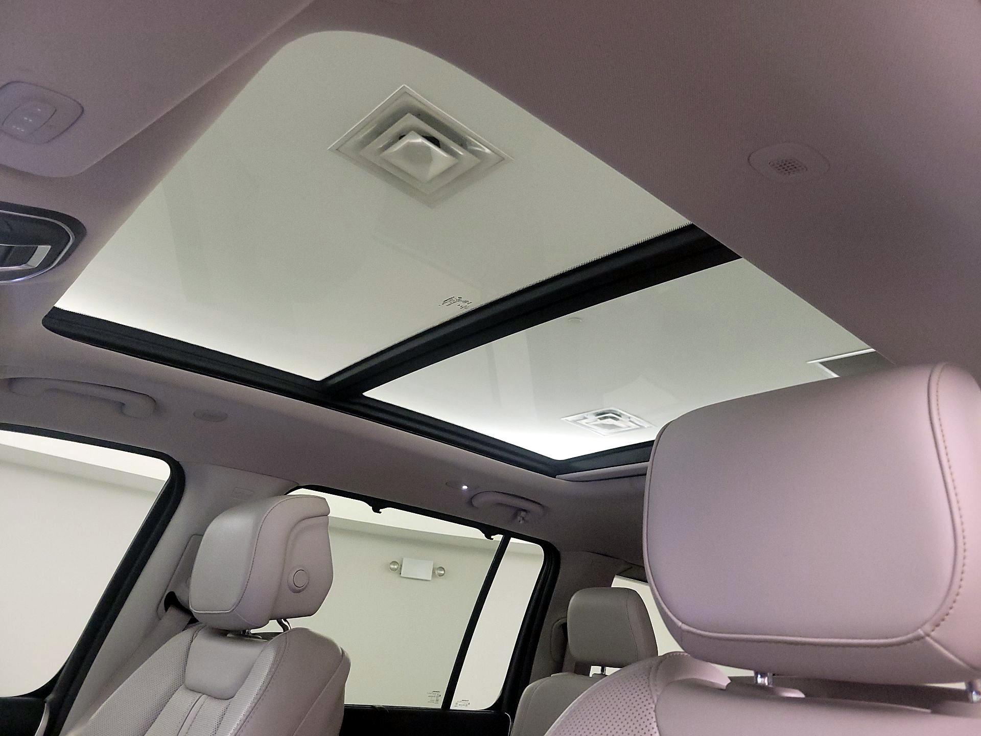 Thumbnail: 2022 Jeep Wagoneer - 20