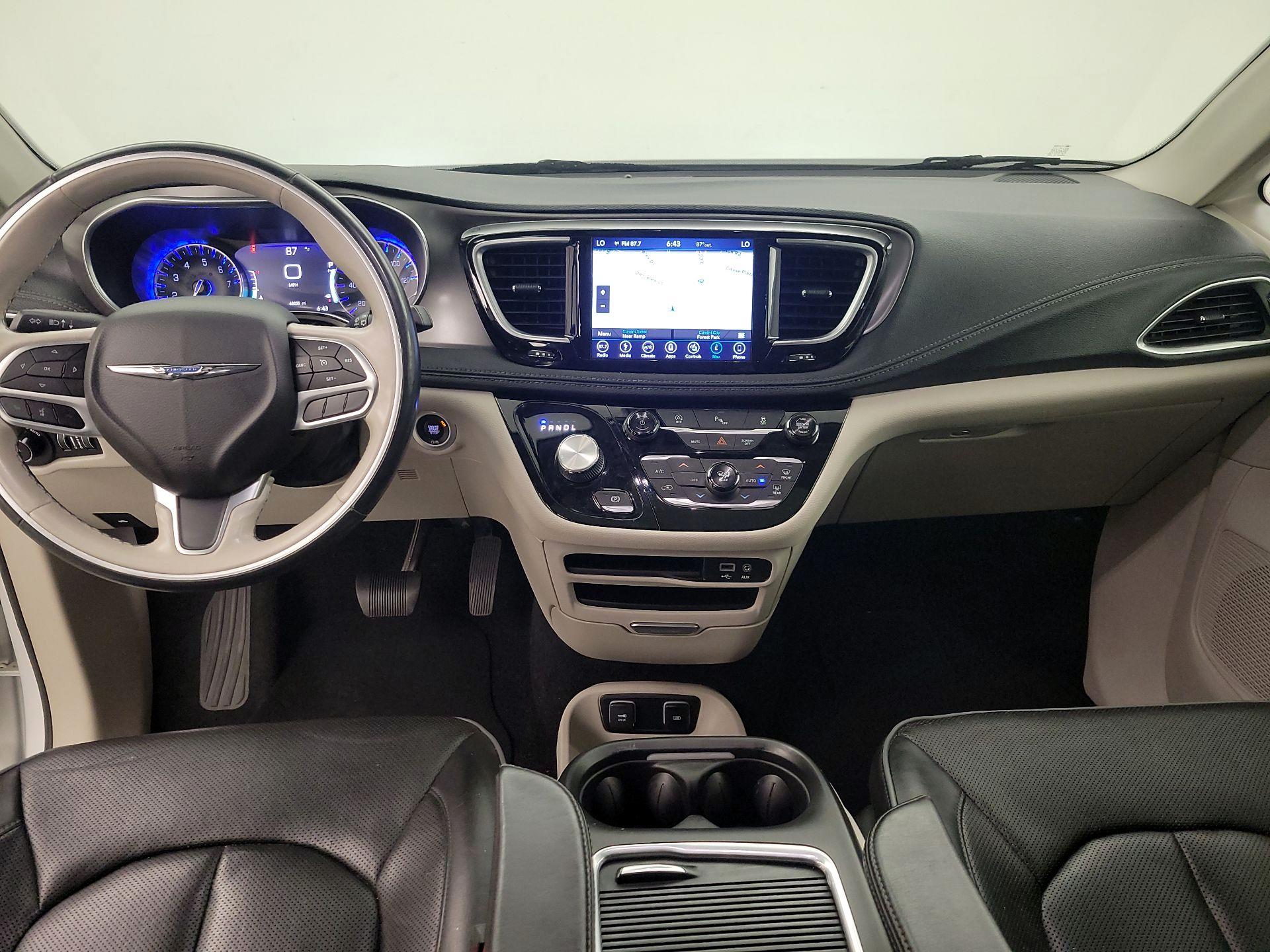 Thumbnail: 2019 Chrysler Pacifica - 9
