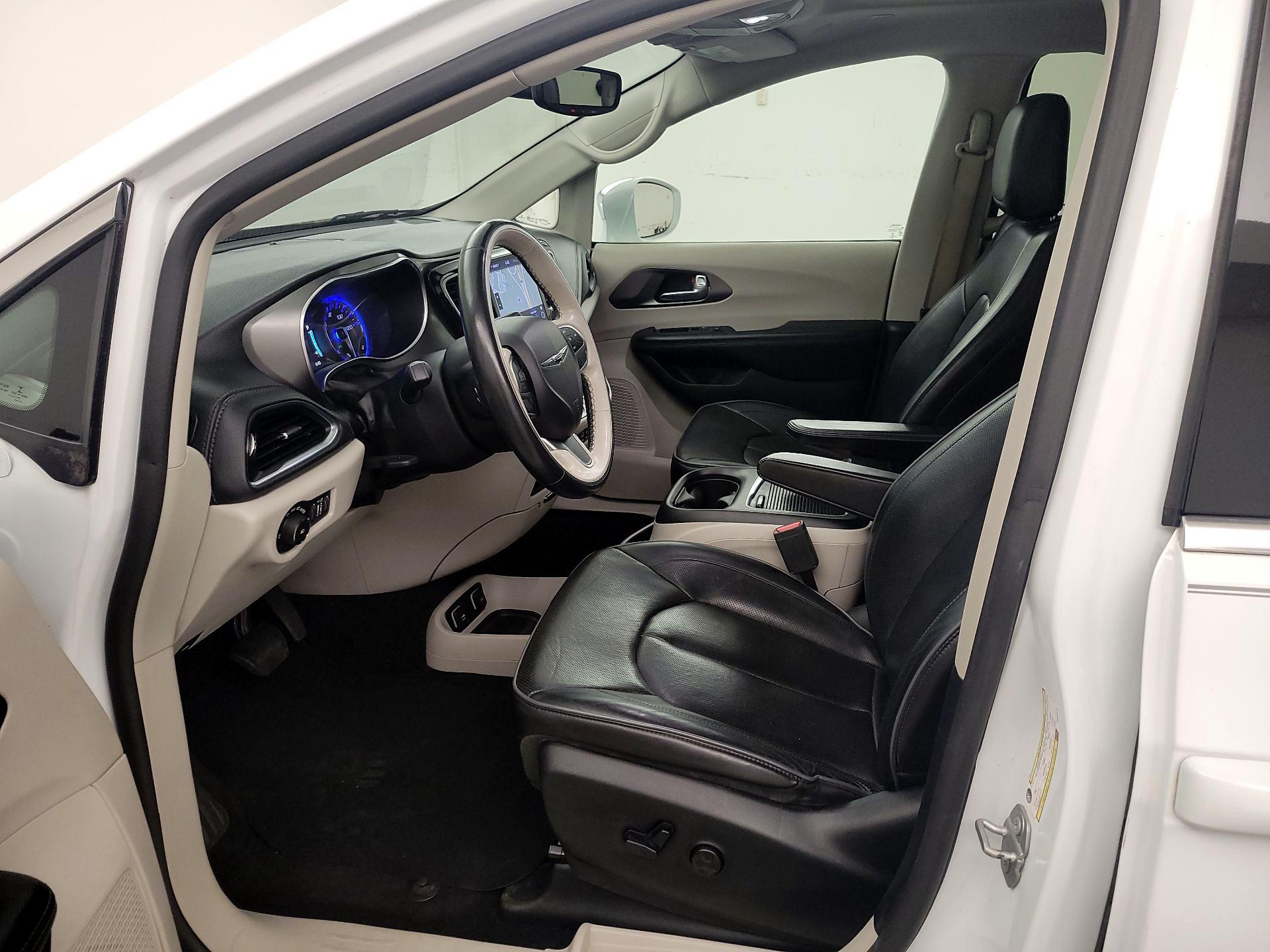 Thumbnail: 2019 Chrysler Pacifica - 11