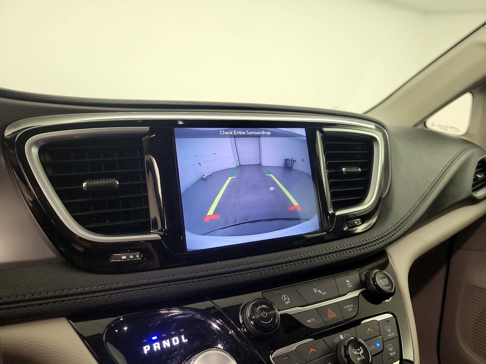 Thumbnail: 2019 Chrysler Pacifica - 15