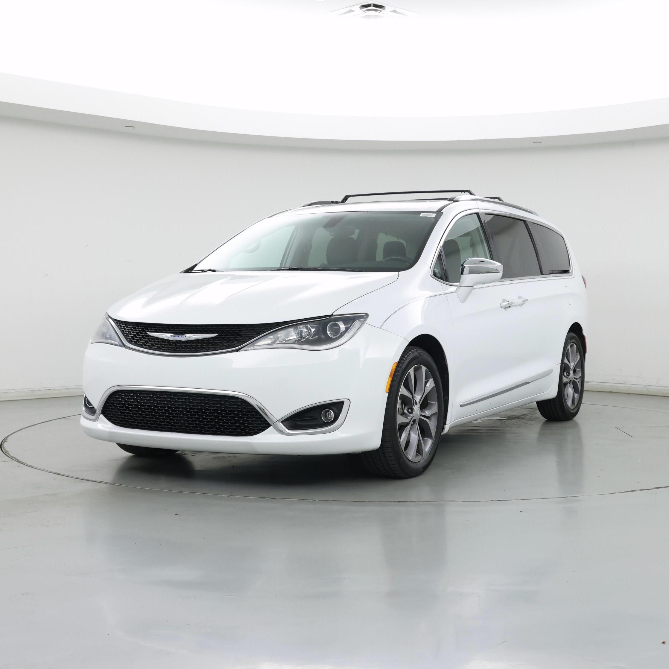 Thumbnail: 2019 Chrysler Pacifica - 4