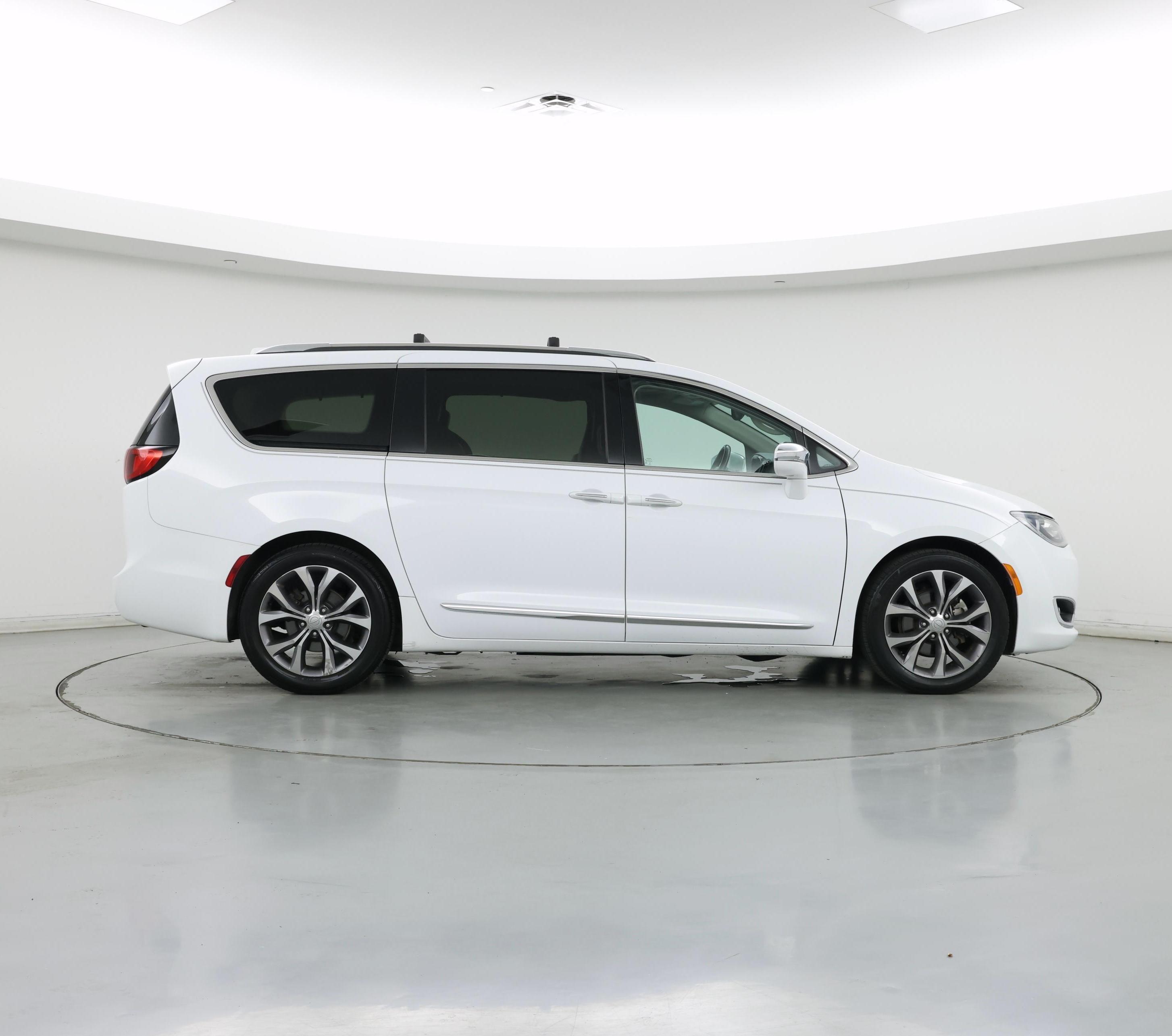 Thumbnail: 2019 Chrysler Pacifica - 7