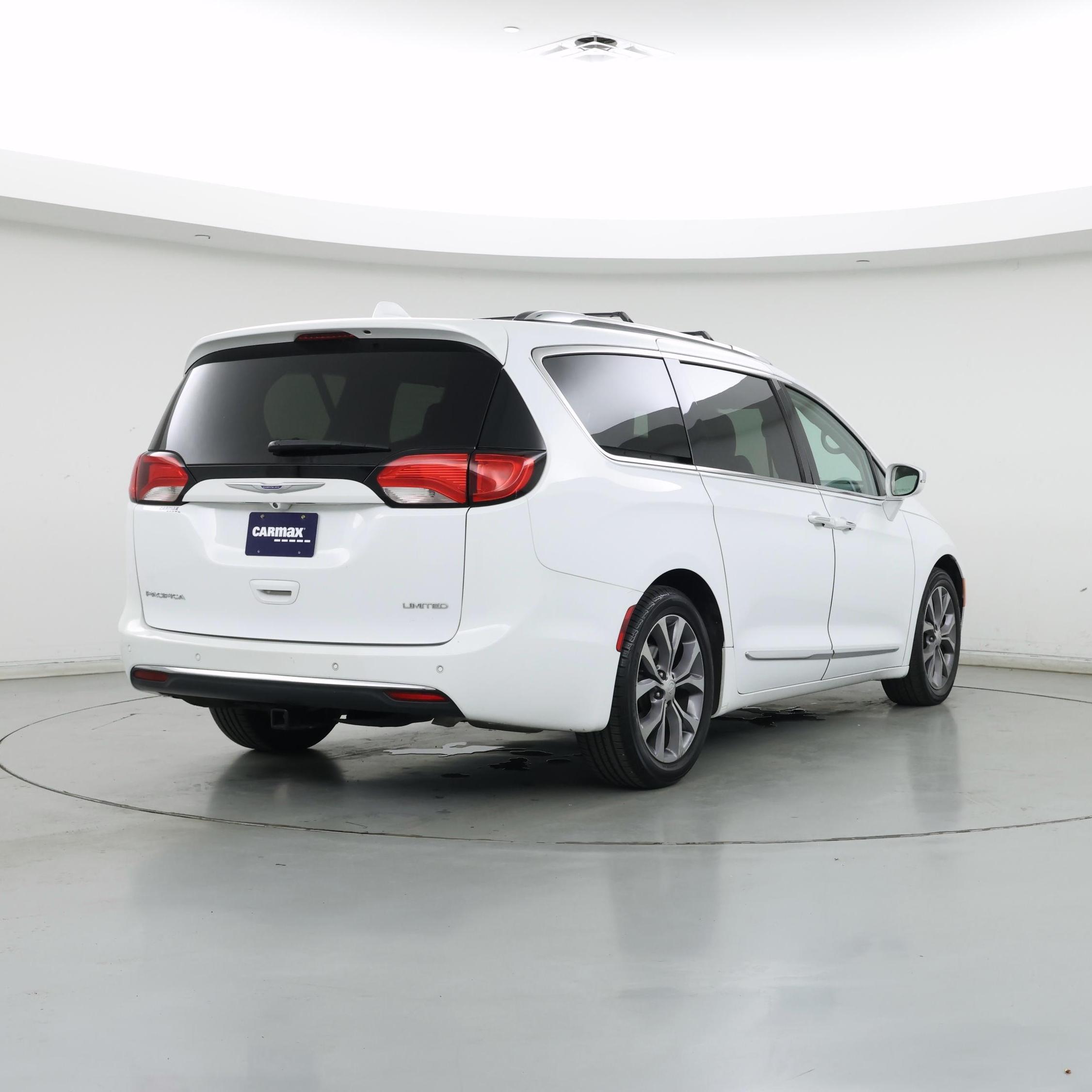 Thumbnail: 2019 Chrysler Pacifica - 8