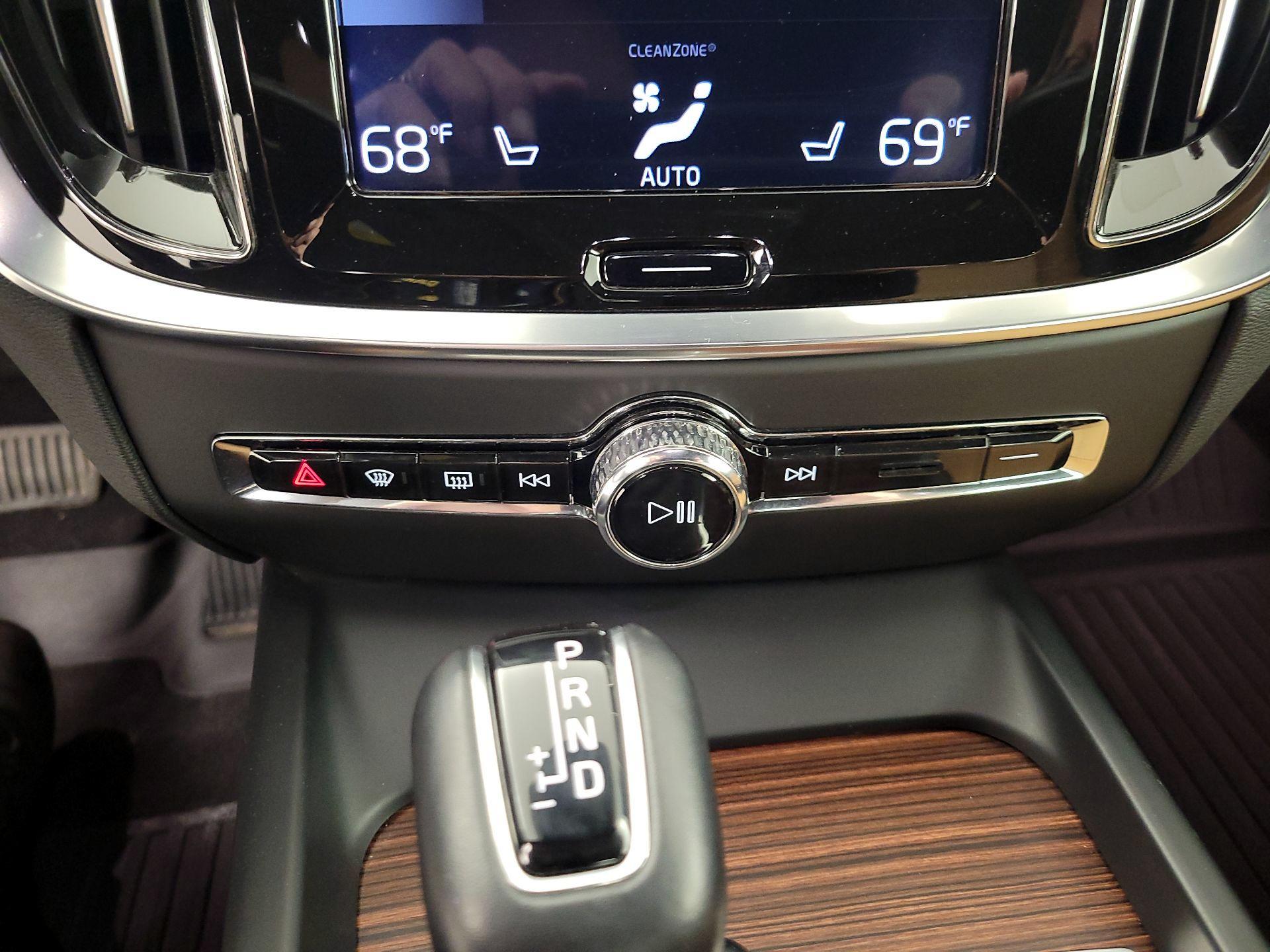 Thumbnail: 2019 Volvo S60 - 17