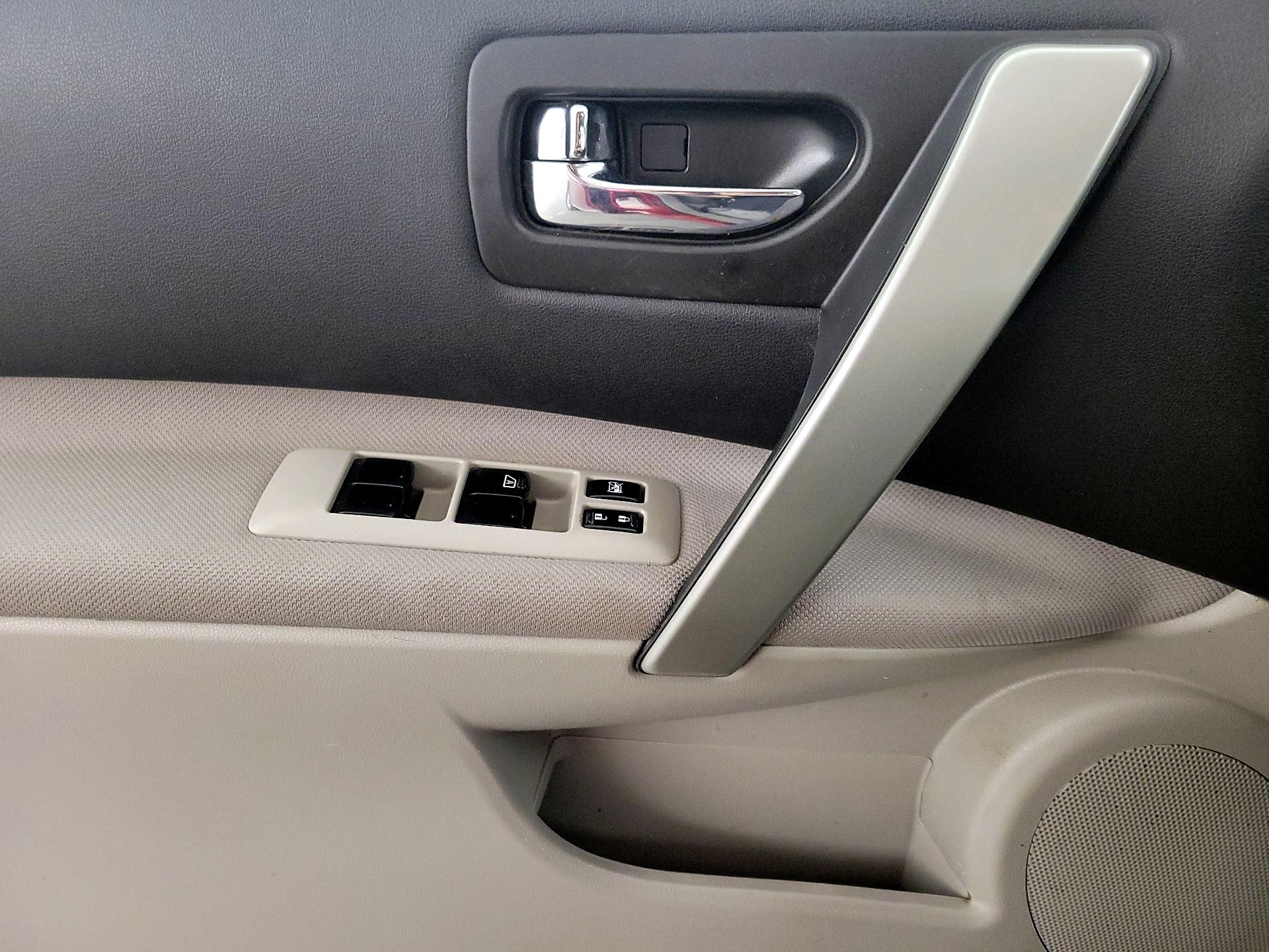 Thumbnail: 2015 Nissan Rogue - 12