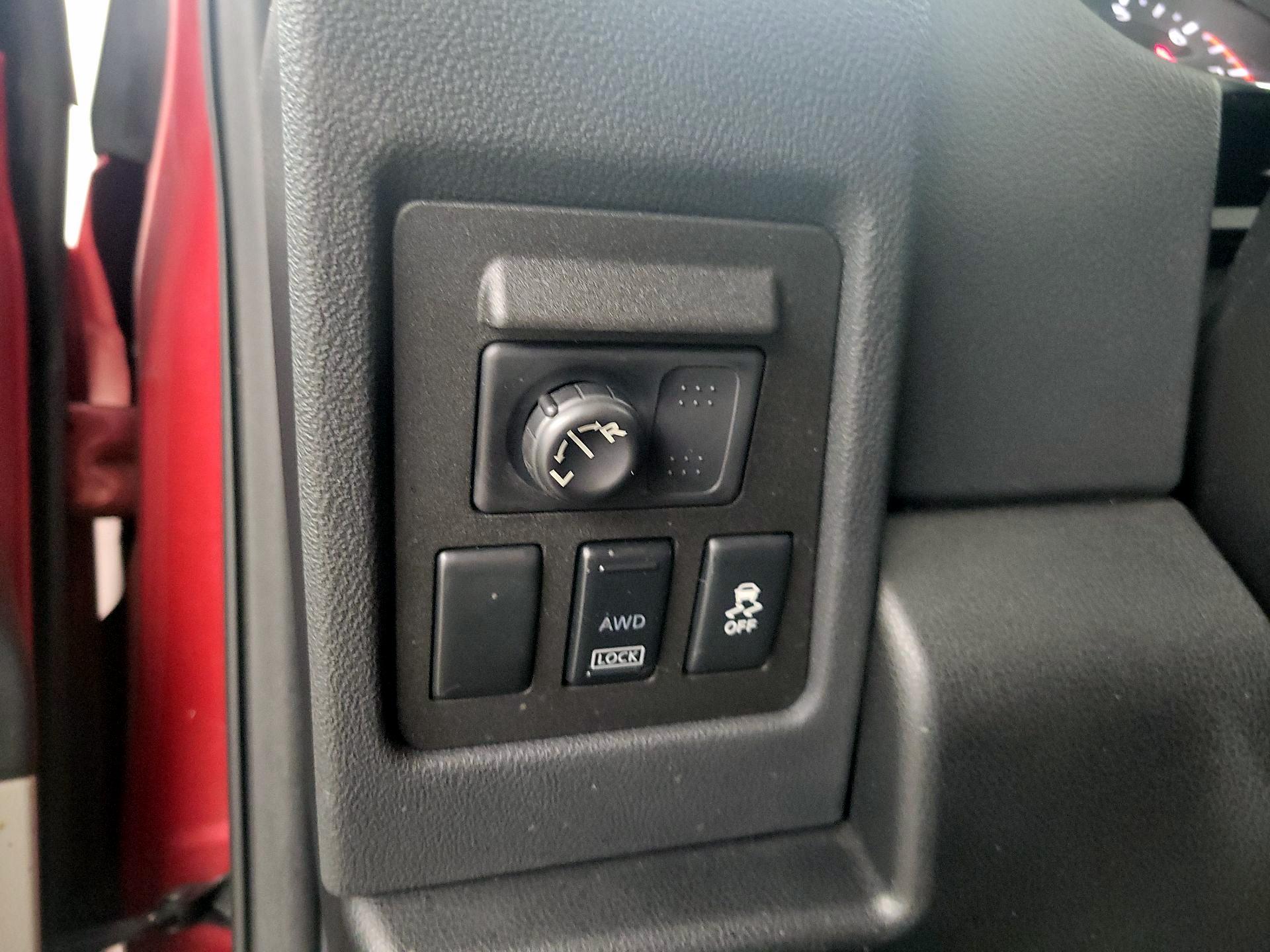 Thumbnail: 2015 Nissan Rogue - 13