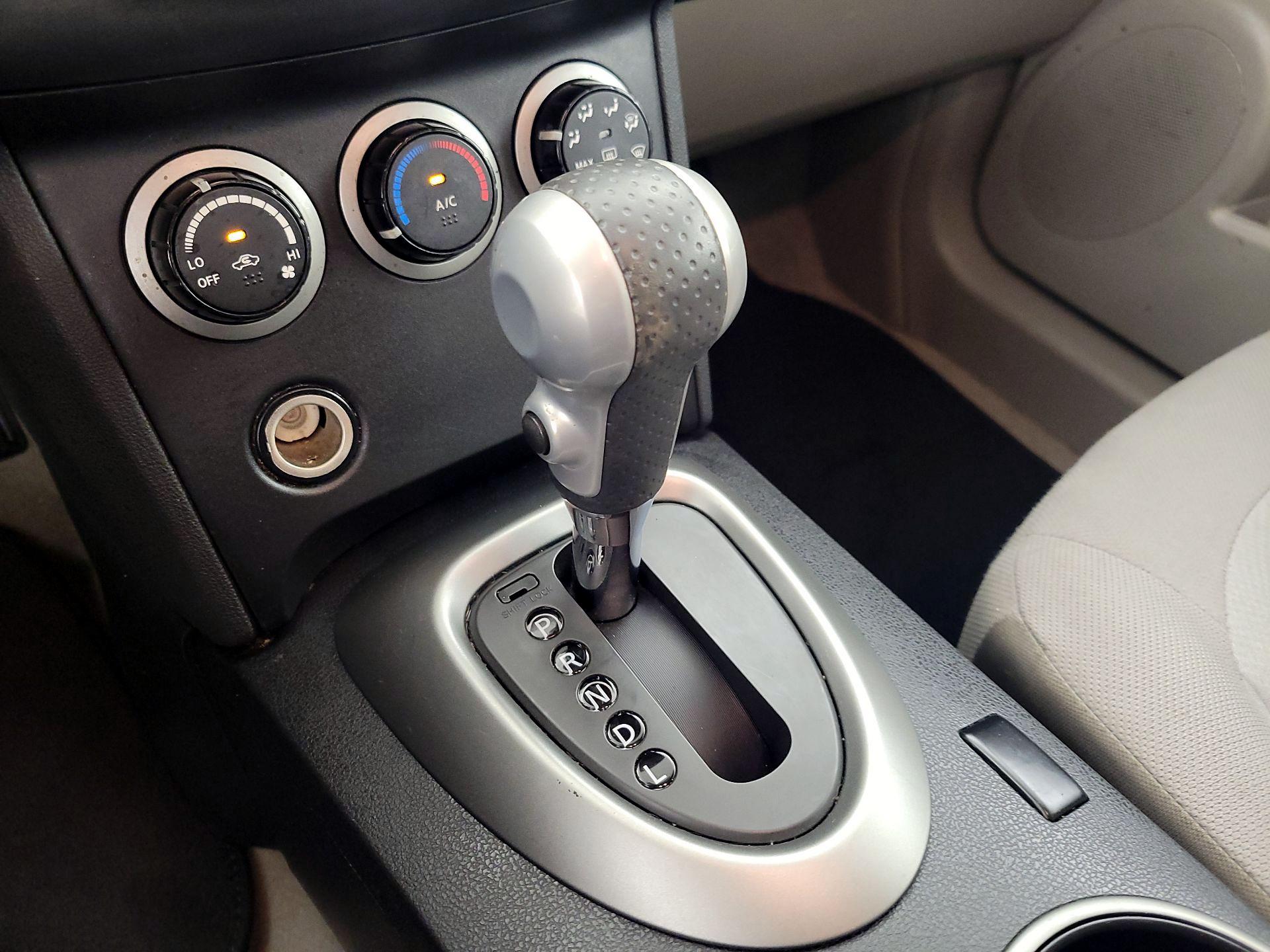 Thumbnail: 2015 Nissan Rogue - 17