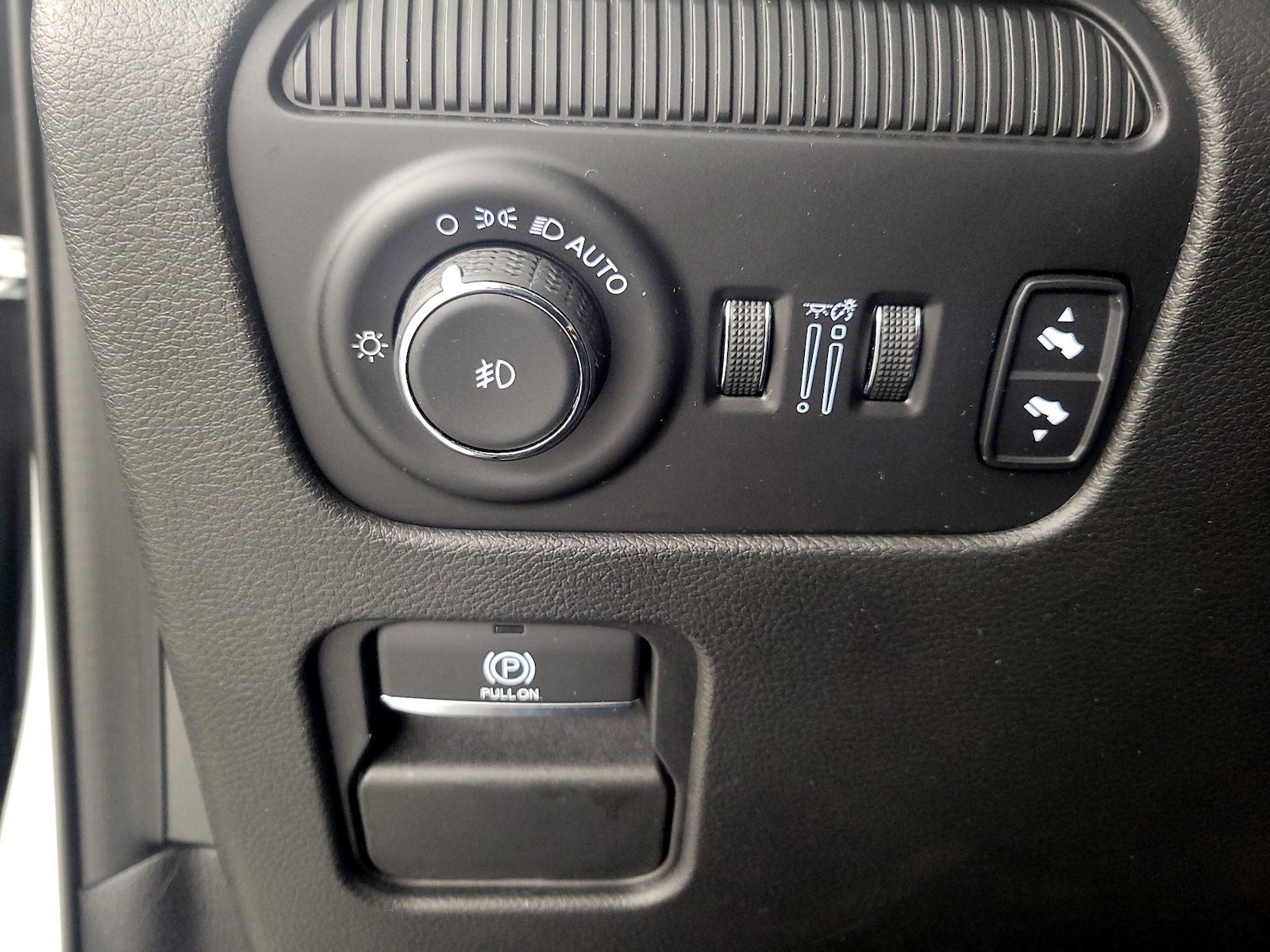 2023 Jeep Wagoneer Series III - Photo 14
