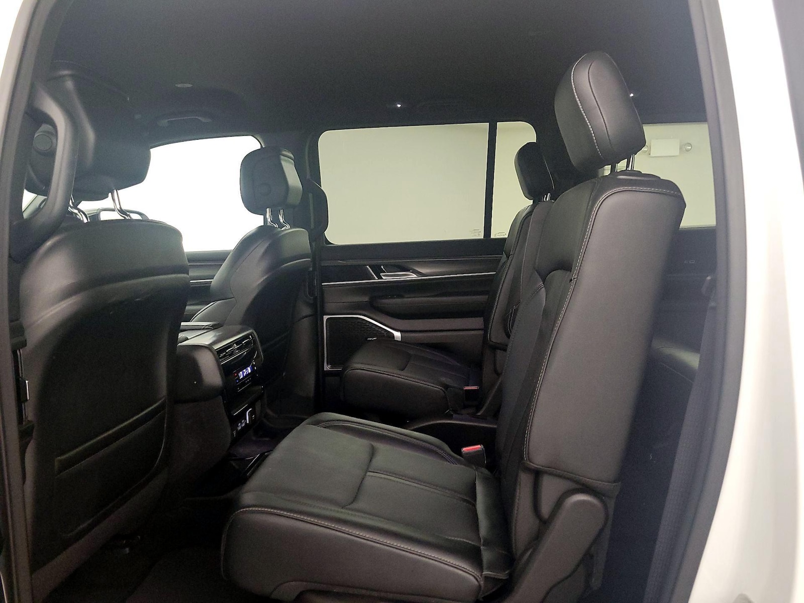 2023 Jeep Wagoneer Series III - Photo 21
