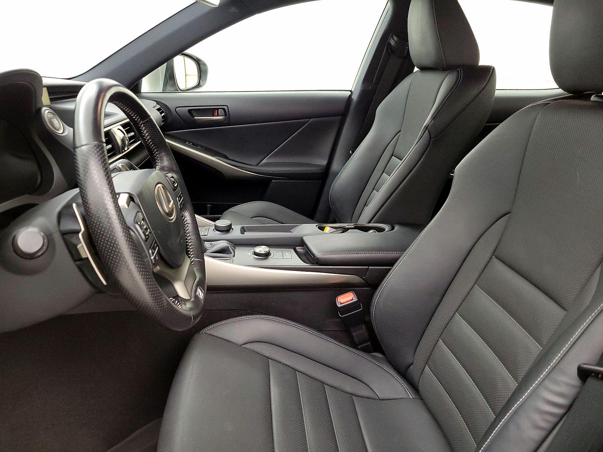 Thumbnail: 2020 Lexus IS - 11