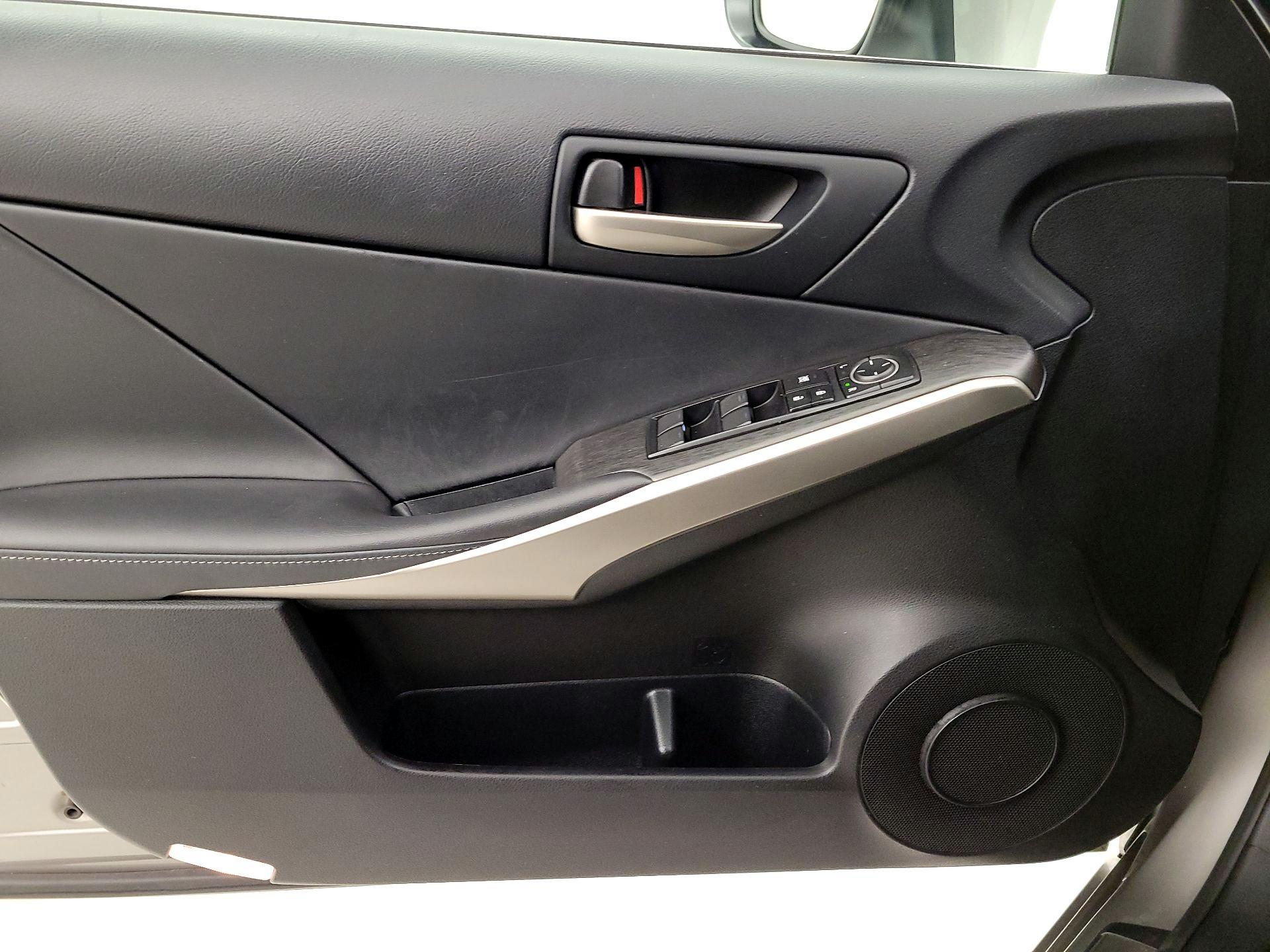 Thumbnail: 2020 Lexus IS - 12