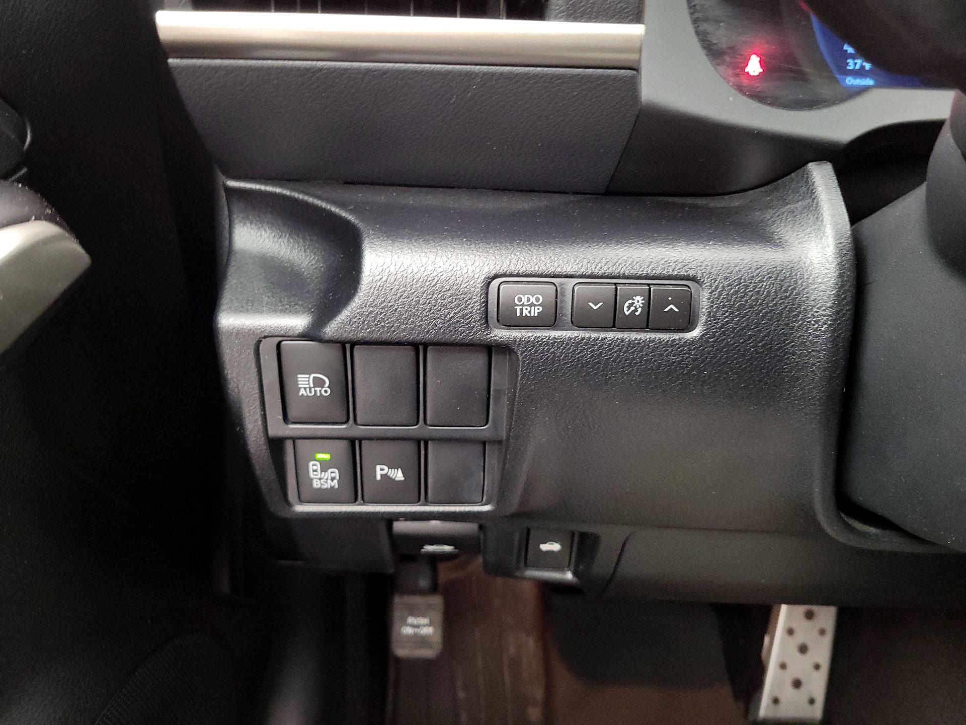 Thumbnail: 2020 Lexus IS - 13