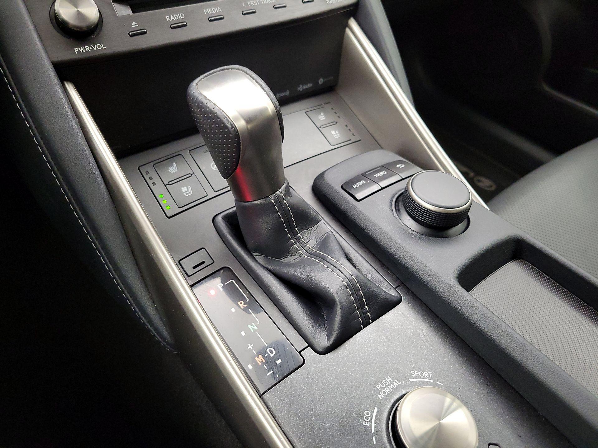 Thumbnail: 2020 Lexus IS - 17