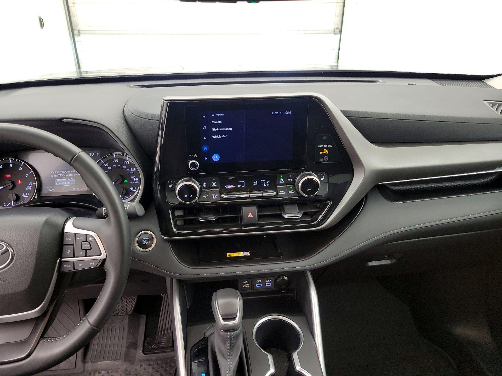 Thumbnail: 2025 Toyota Highlander - 9