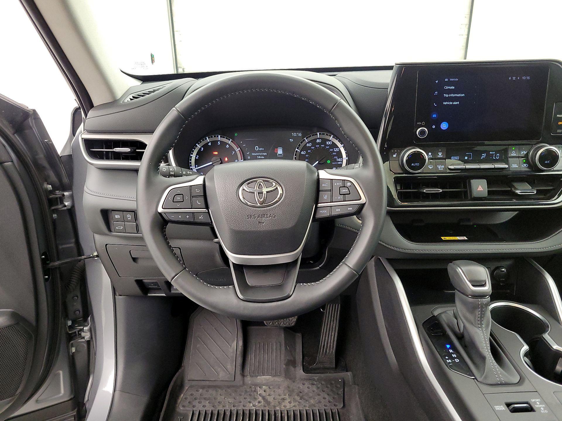 Thumbnail: 2025 Toyota Highlander - 10