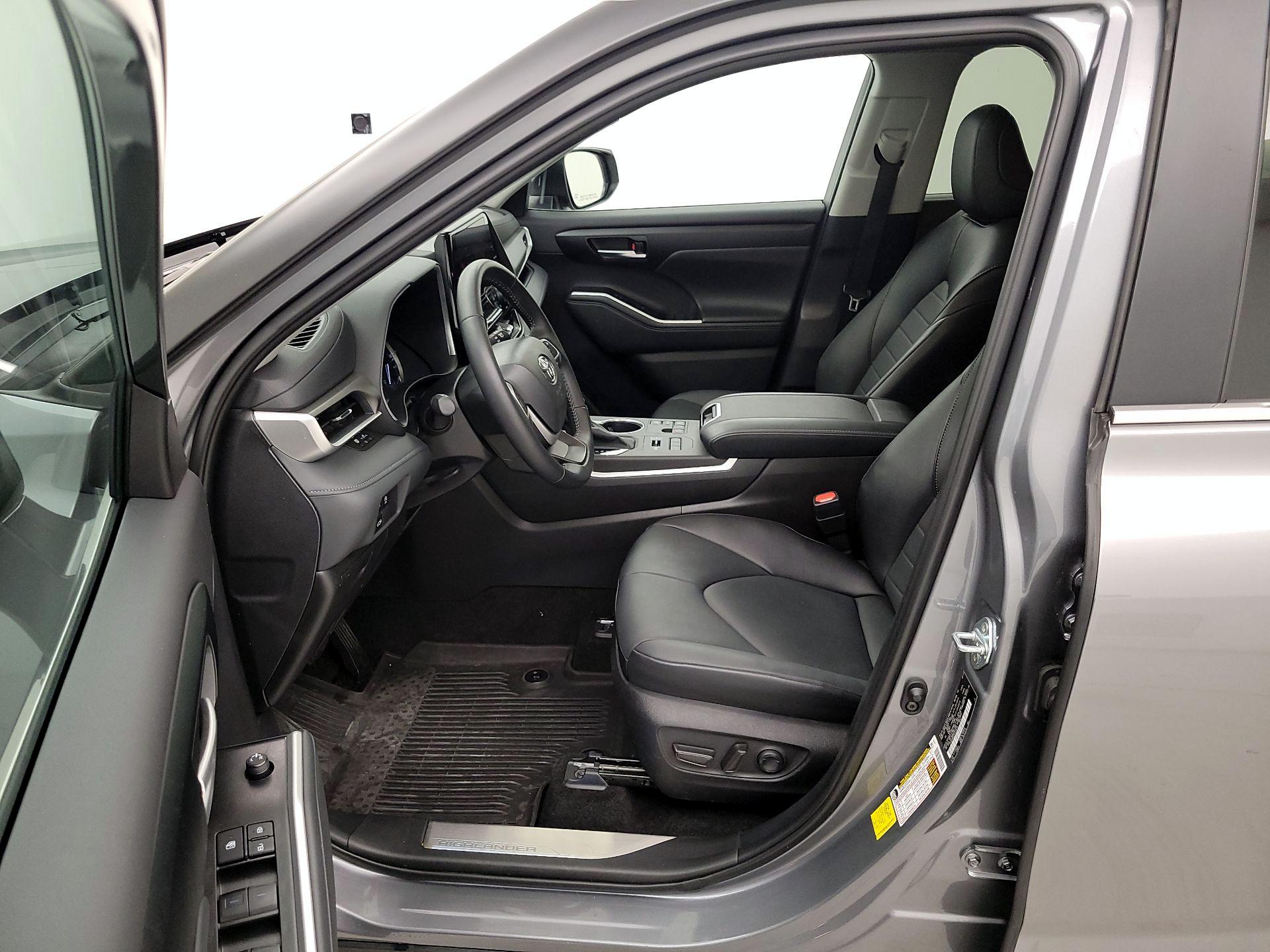 Thumbnail: 2025 Toyota Highlander - 11