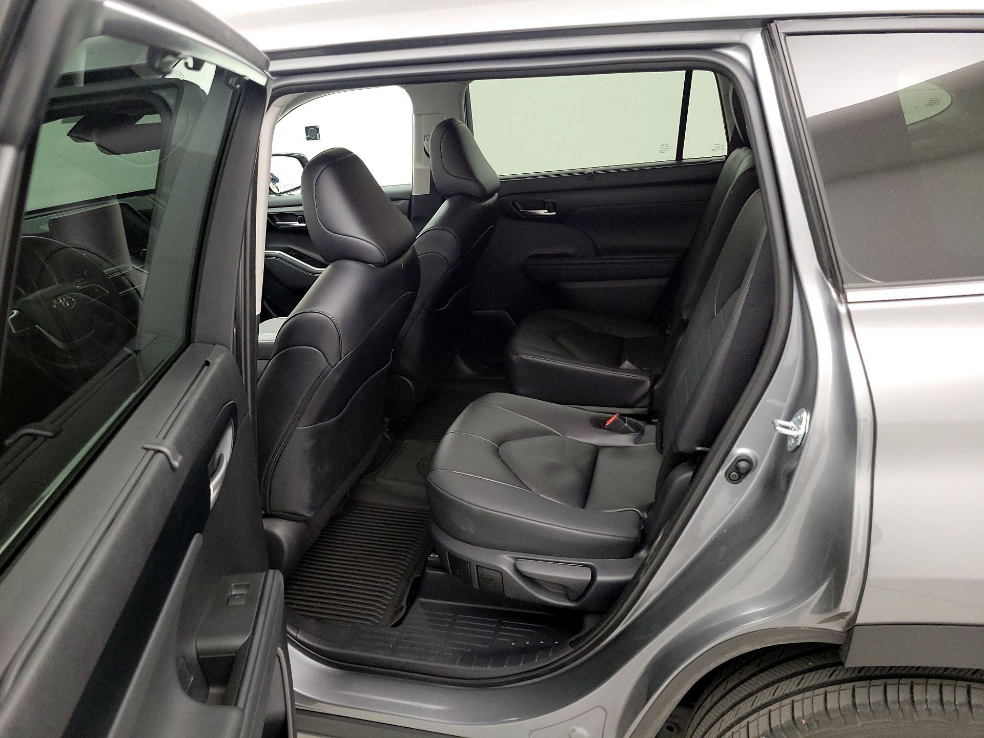 Thumbnail: 2025 Toyota Highlander - 20