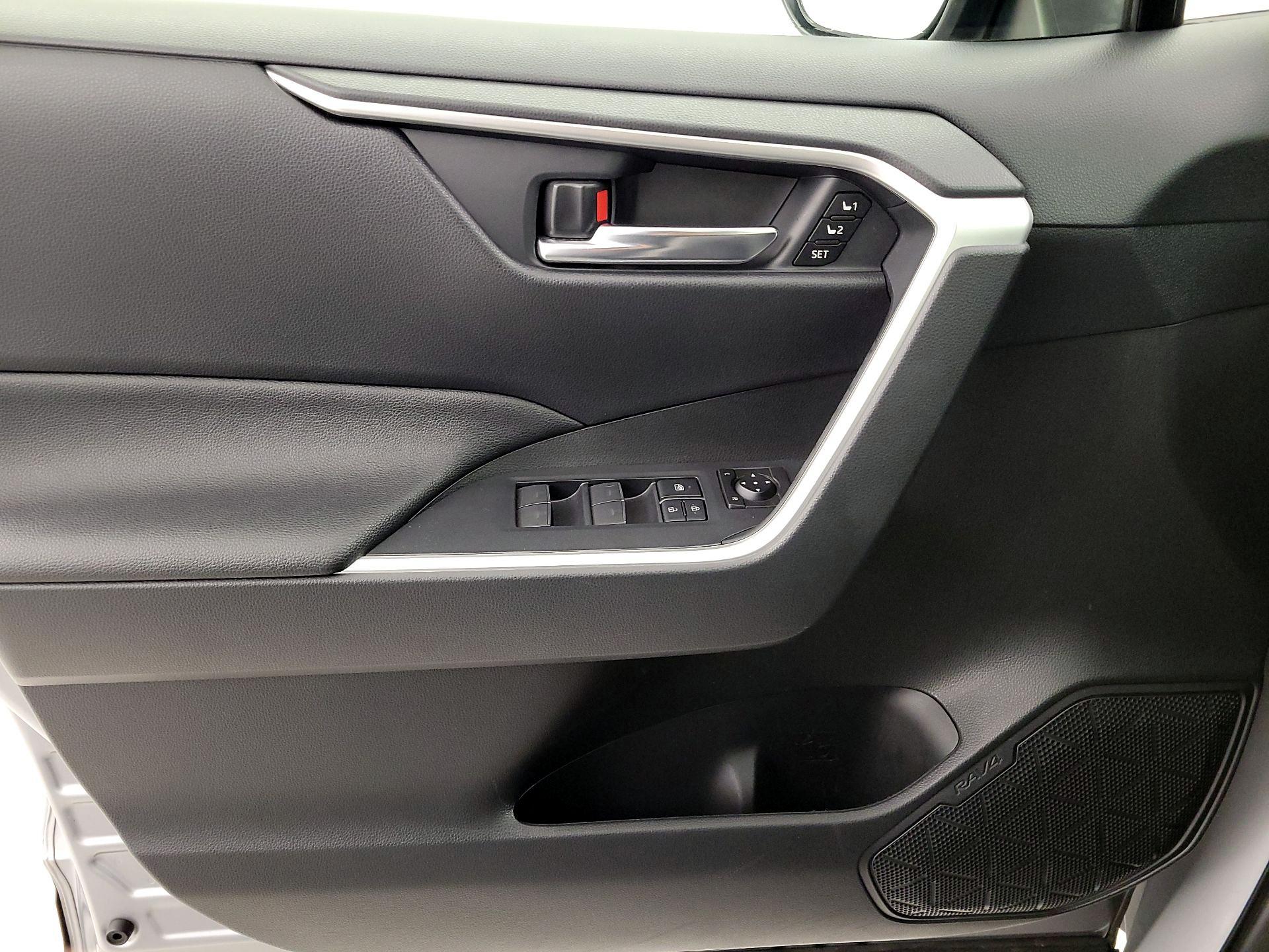 Thumbnail: 2022 Toyota RAV4 - 12