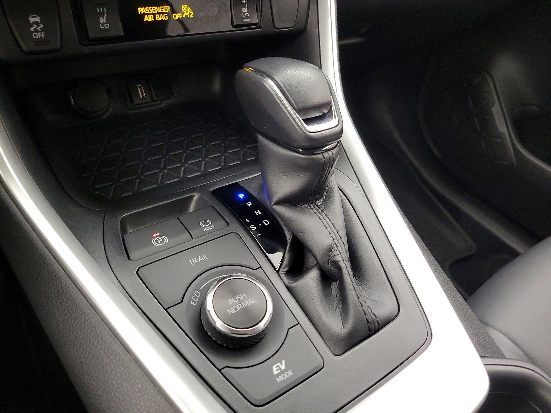 Thumbnail: 2022 Toyota RAV4 - 17