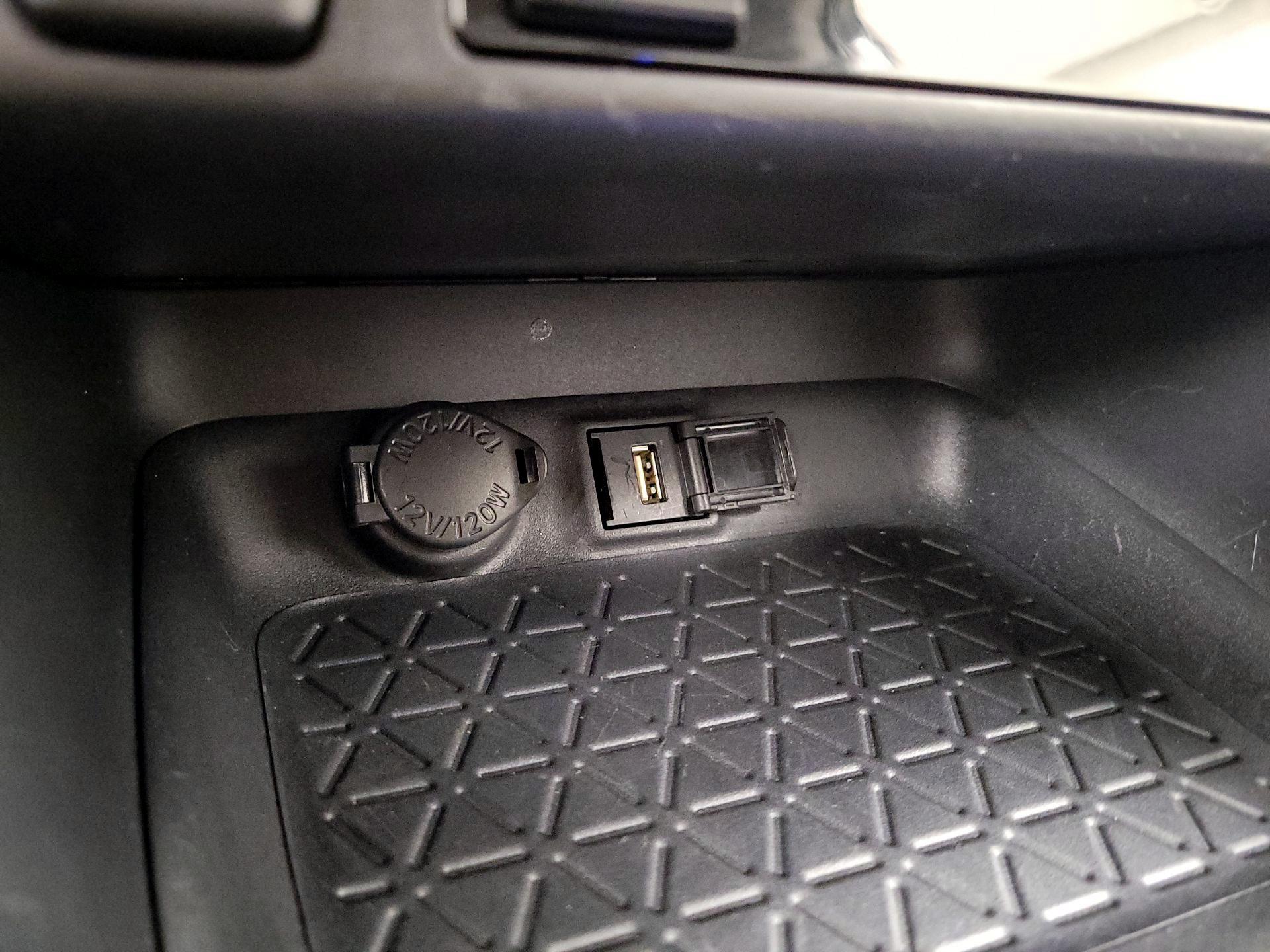 Thumbnail: 2022 Toyota RAV4 - 18