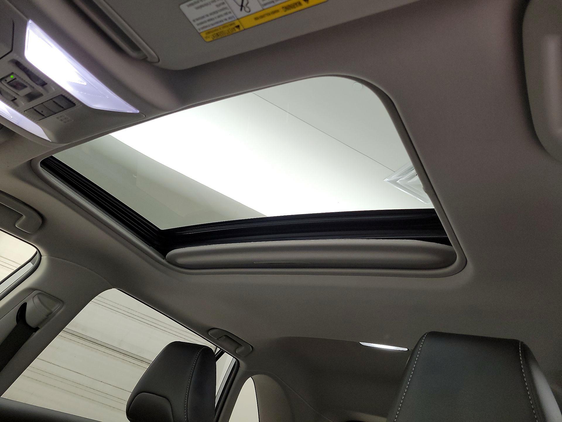 Thumbnail: 2022 Toyota RAV4 - 19