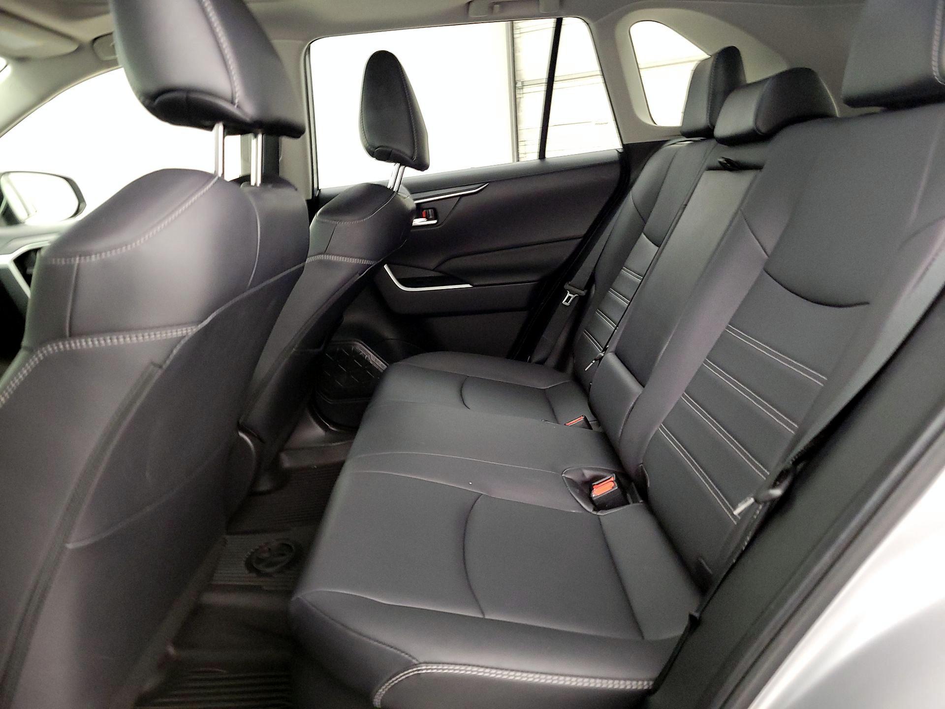 Thumbnail: 2022 Toyota RAV4 - 20