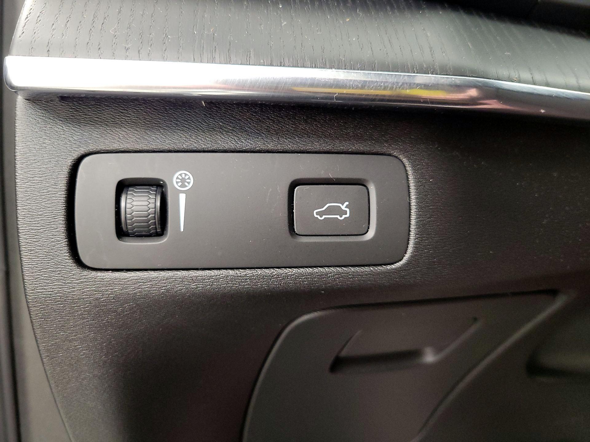 Thumbnail: 2020 Volvo XC90 - 13