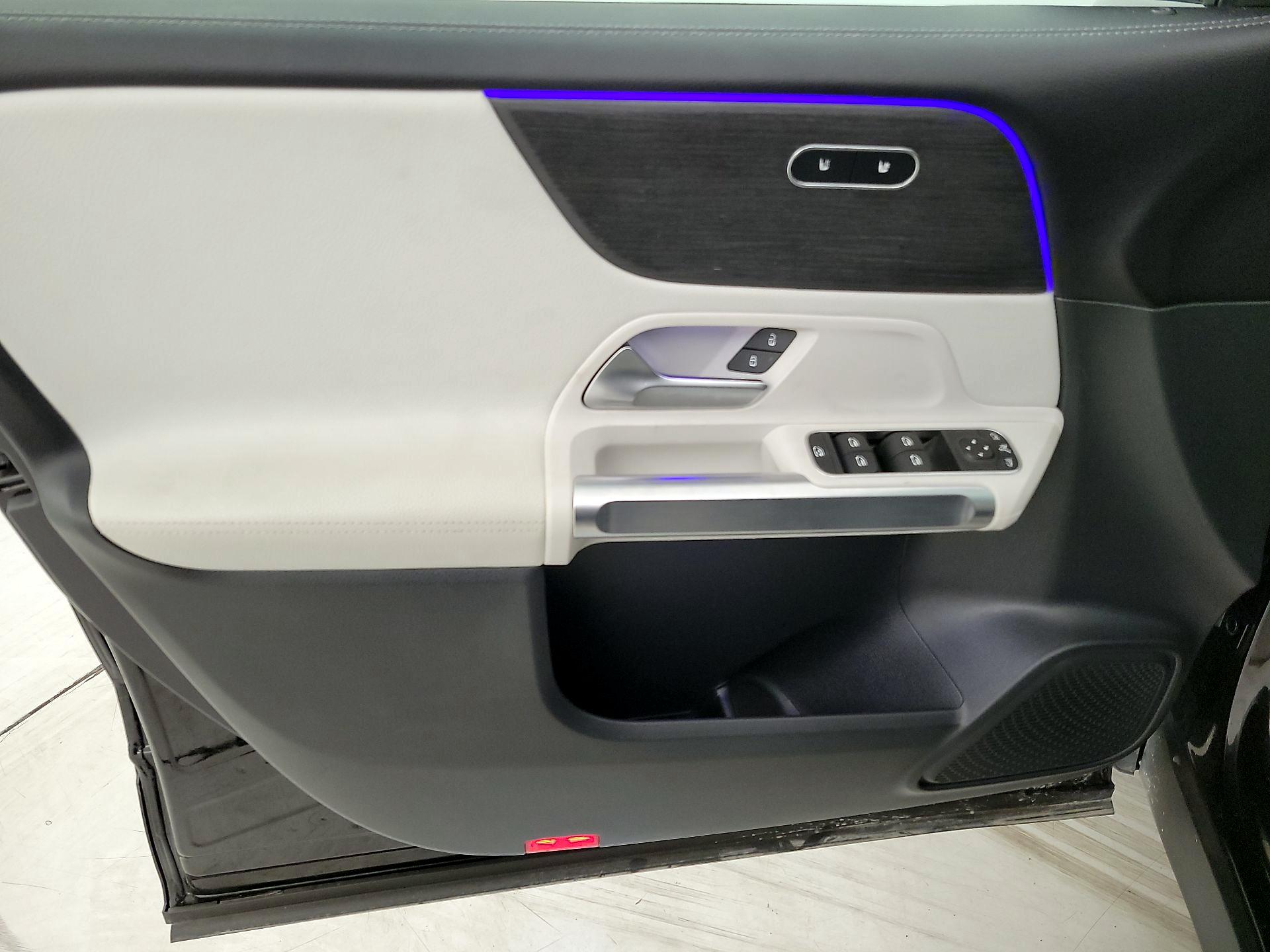 Thumbnail: 2022 Mercedes-Benz GLB - 12