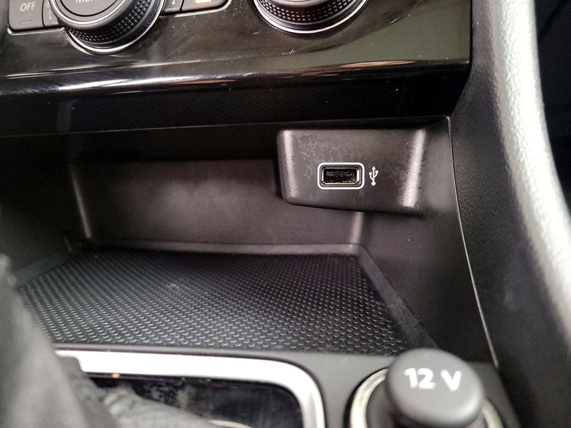 Thumbnail: 2019 Volkswagen Jetta - 18