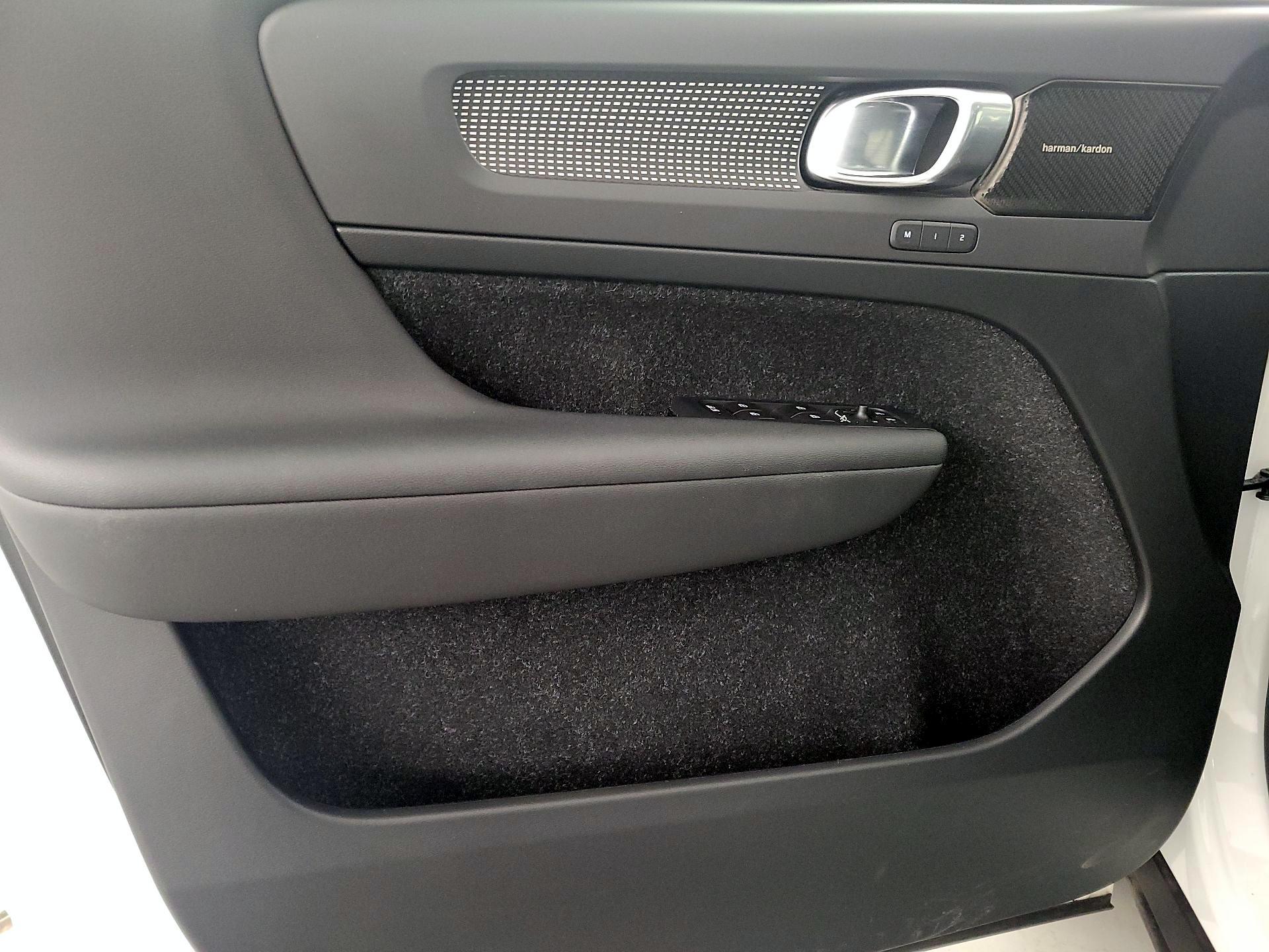 Thumbnail: 2019 Volvo XC40 - 12