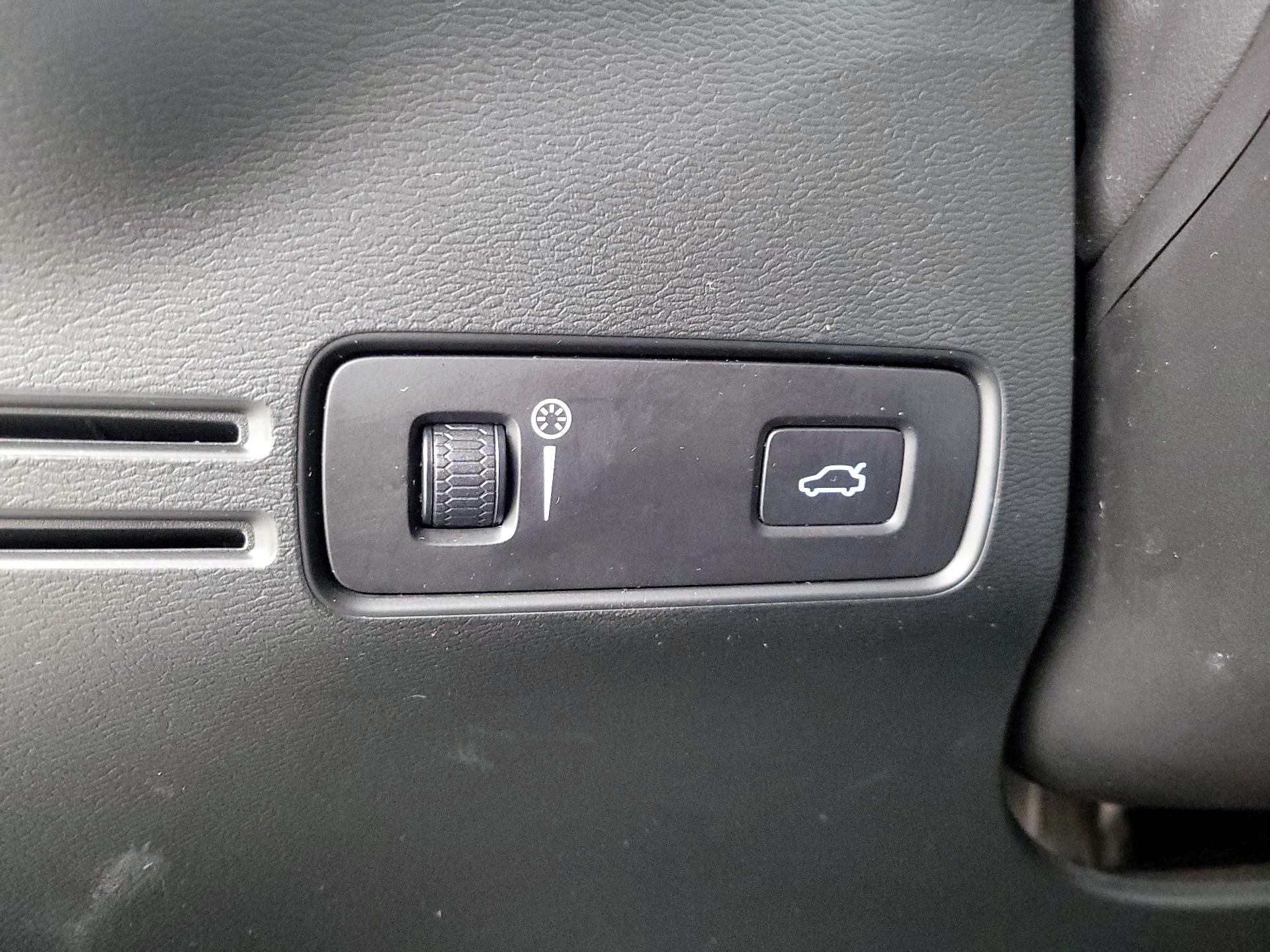 Thumbnail: 2019 Volvo XC40 - 13