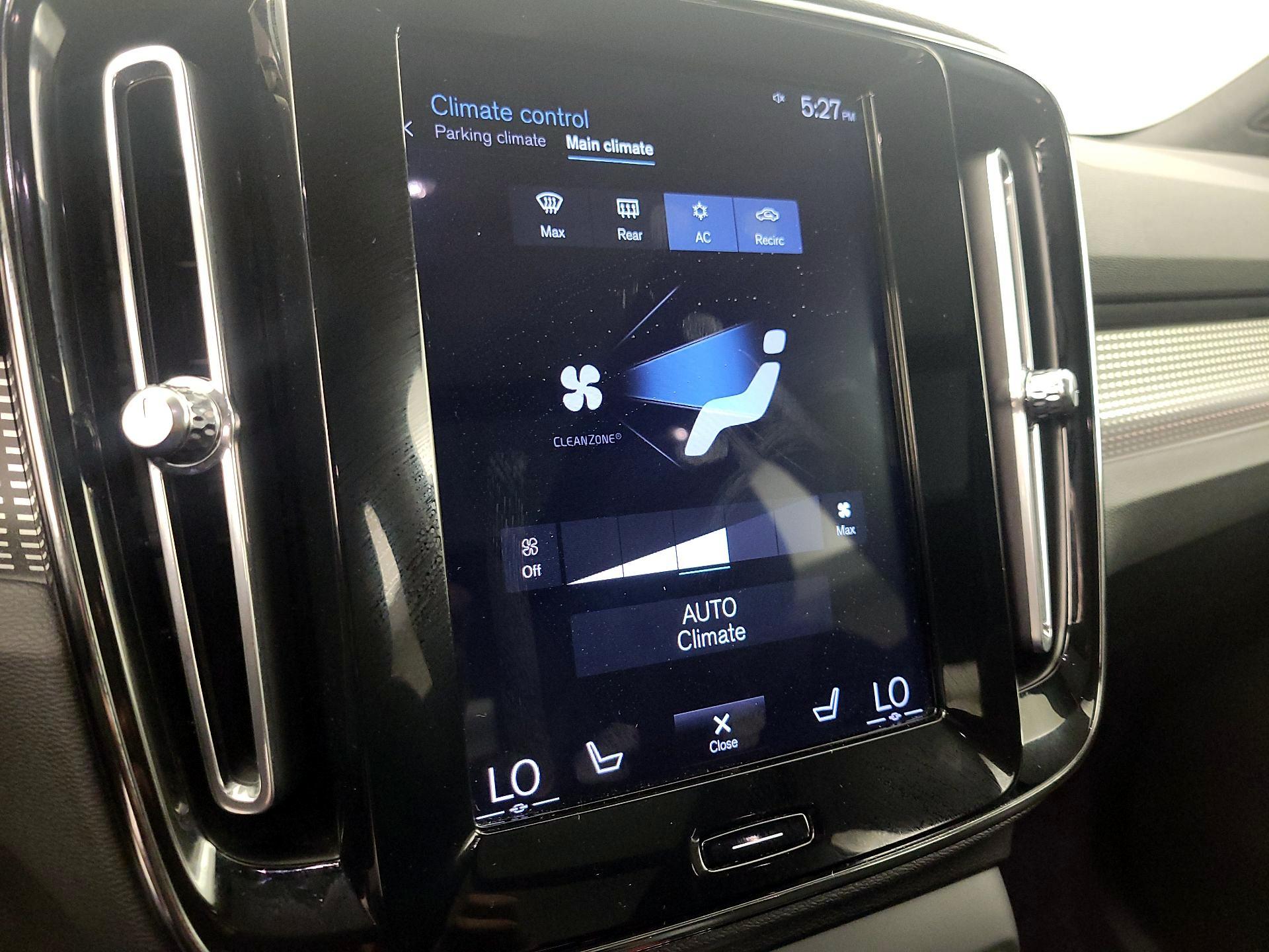 Thumbnail: 2019 Volvo XC40 - 17