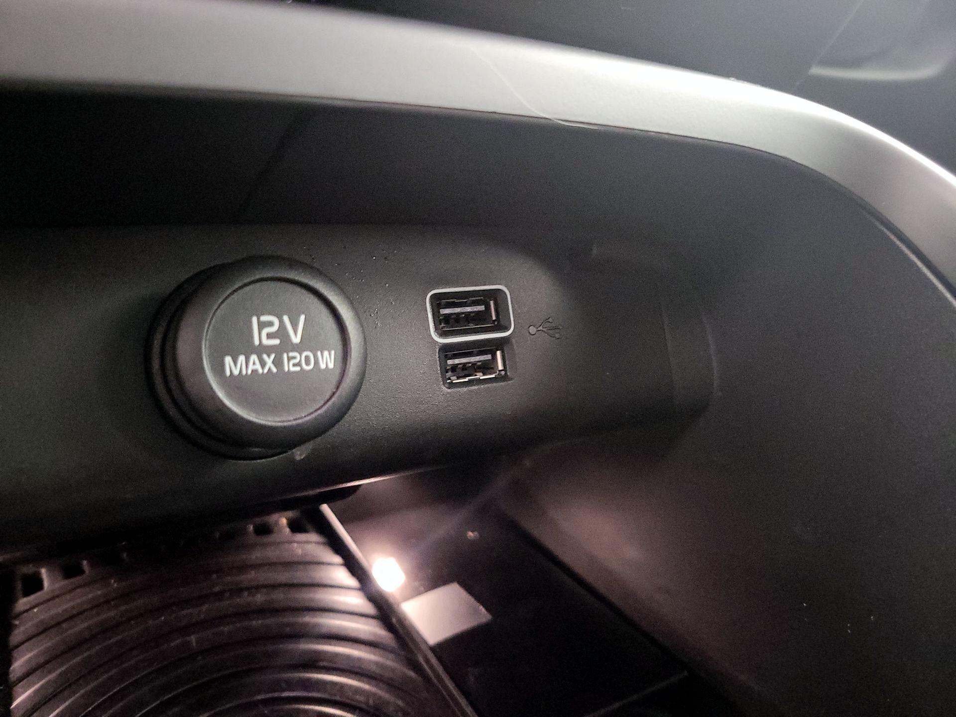 Thumbnail: 2019 Volvo XC40 - 19