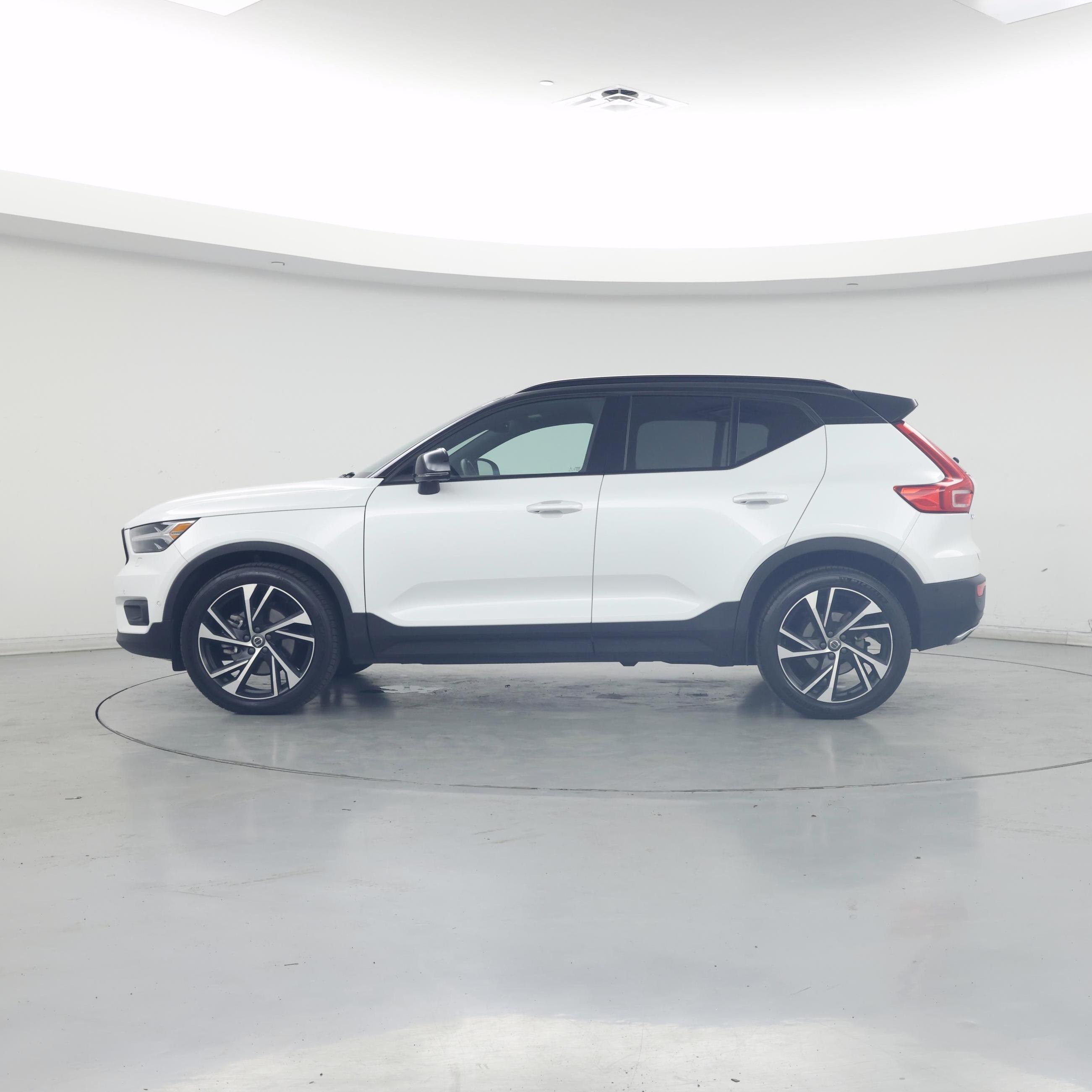 Thumbnail: 2019 Volvo XC40 - 3