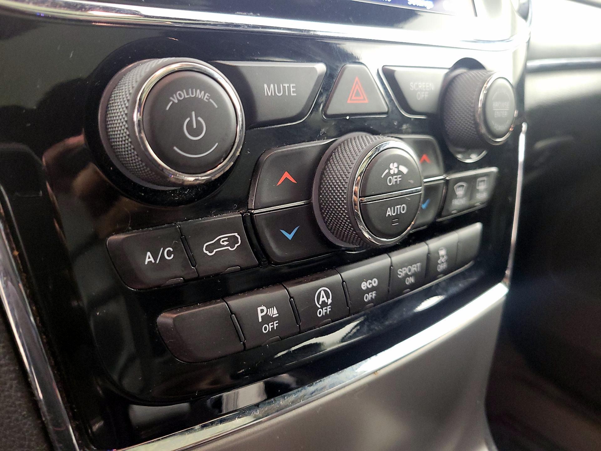 Thumbnail: 2020 Jeep Grand Cherokee - 17