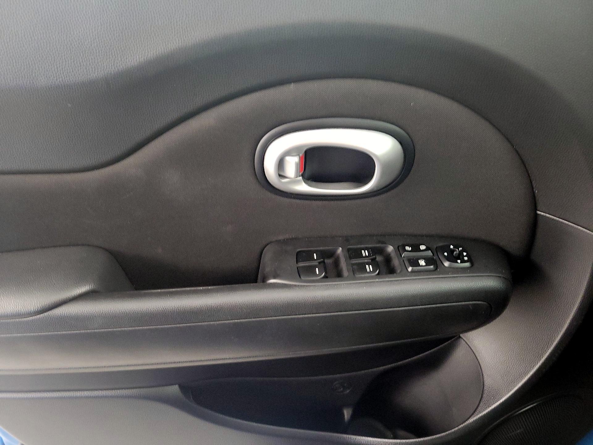 Thumbnail: 2016 Kia Soul - 12