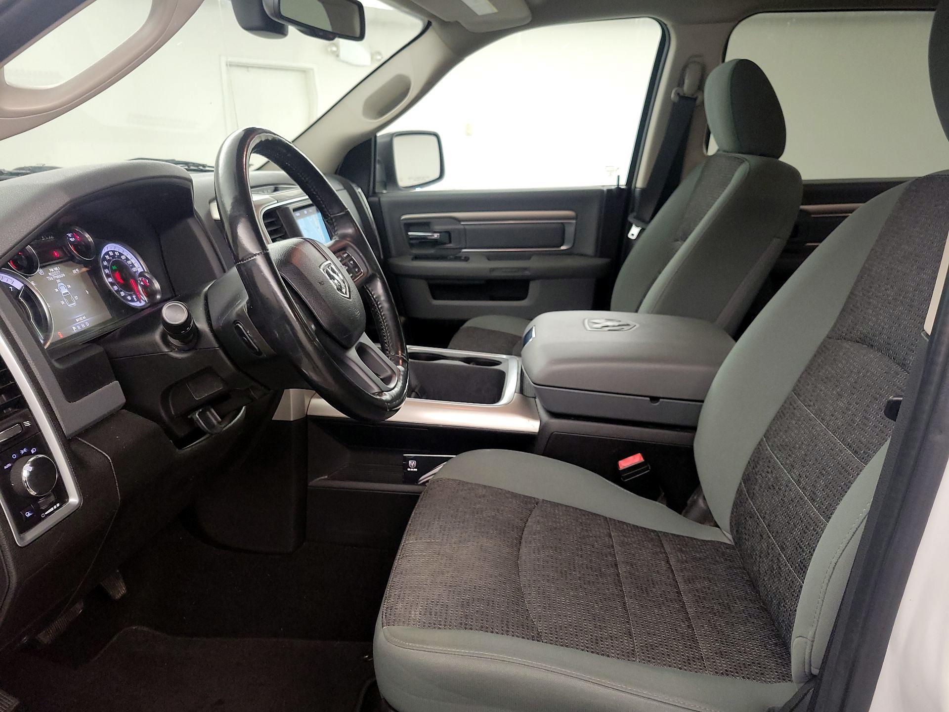 Thumbnail: 2020 RAM 1500 Classic - 11
