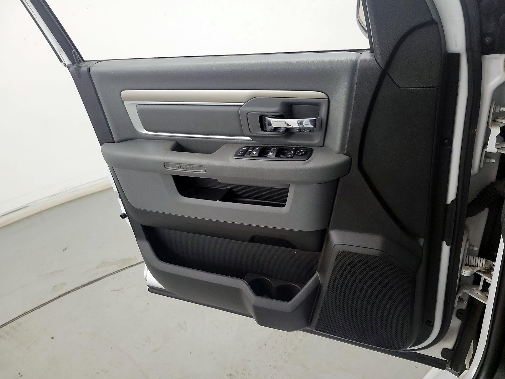 Thumbnail: 2020 RAM 1500 Classic - 12