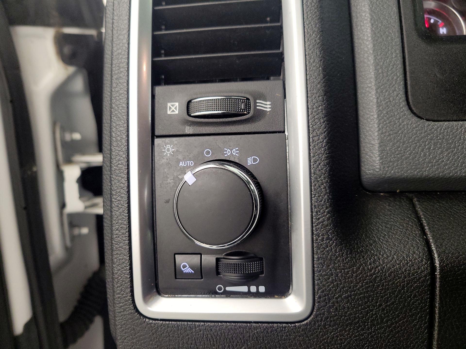 Thumbnail: 2020 RAM 1500 Classic - 13