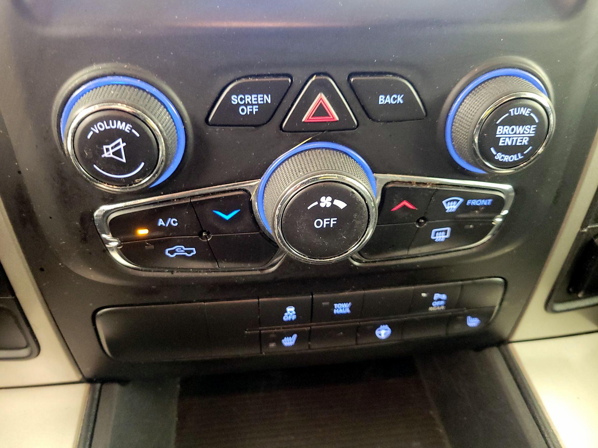 Thumbnail: 2020 RAM 1500 Classic - 17